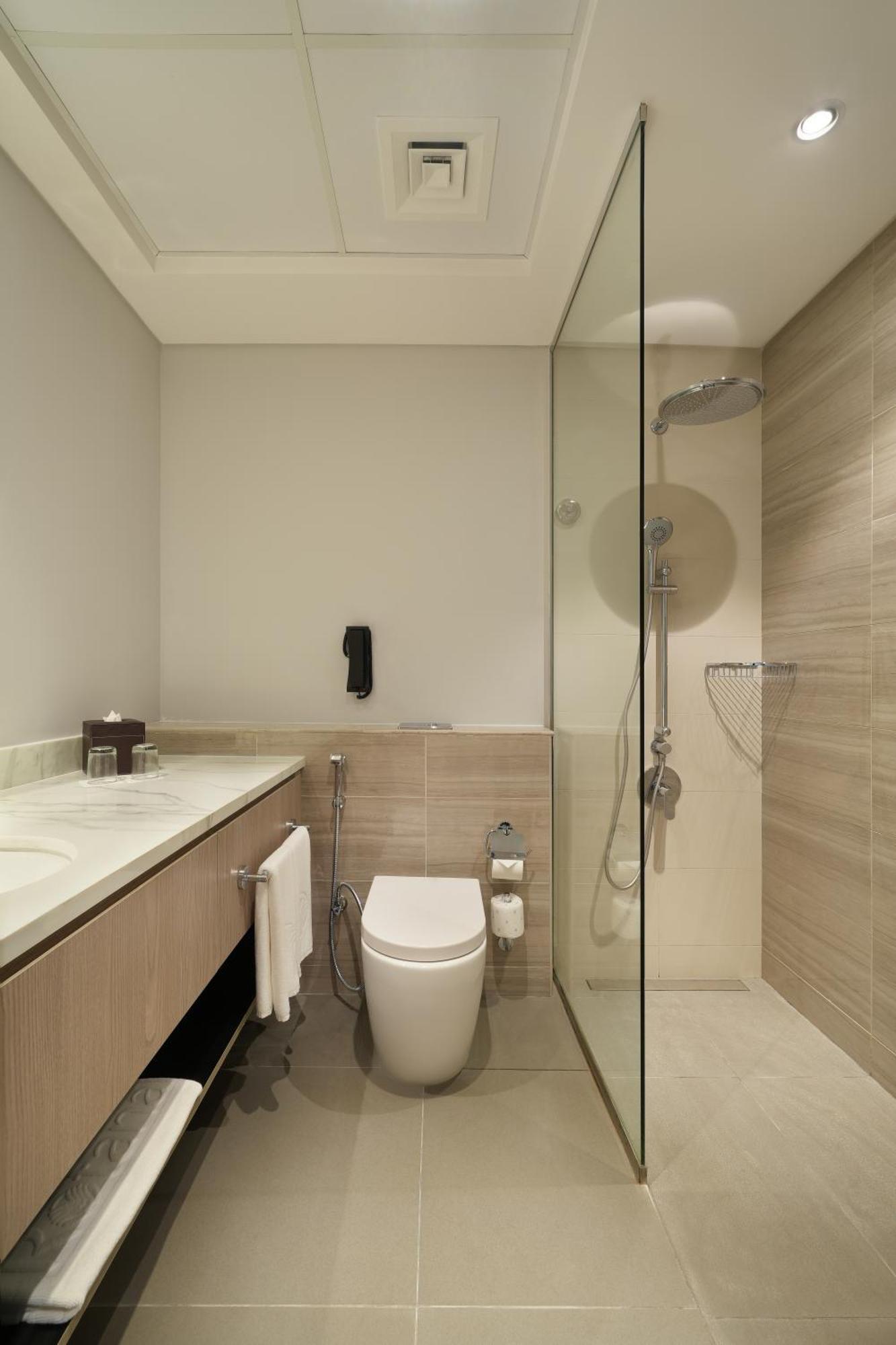 Guest Room – King Bed