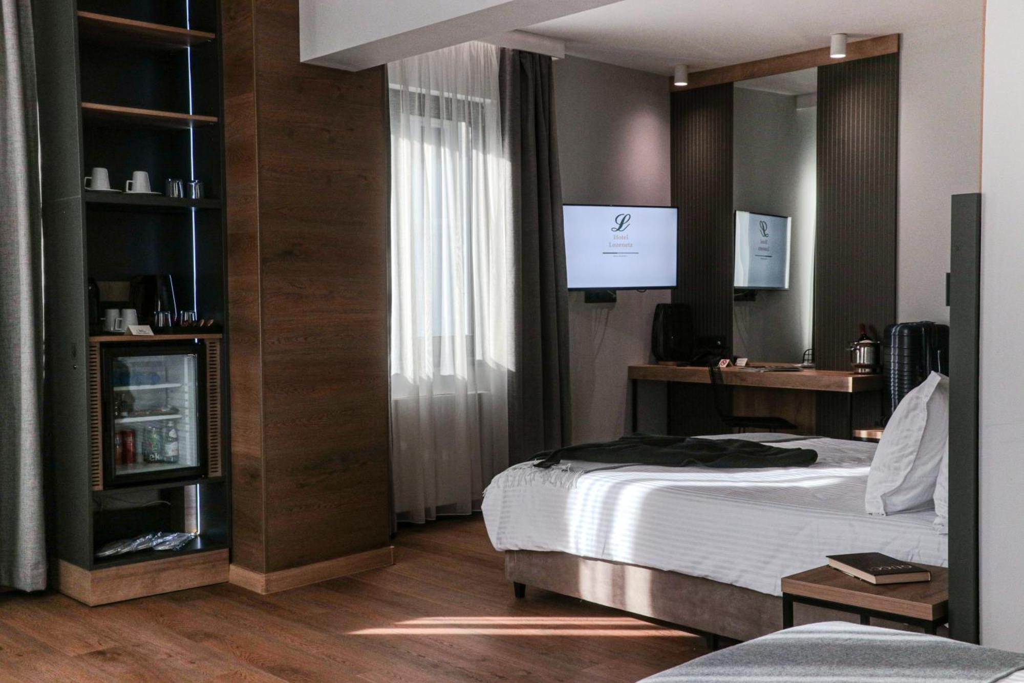 Junior Suite One Double Two Single Beds Non-Smoking