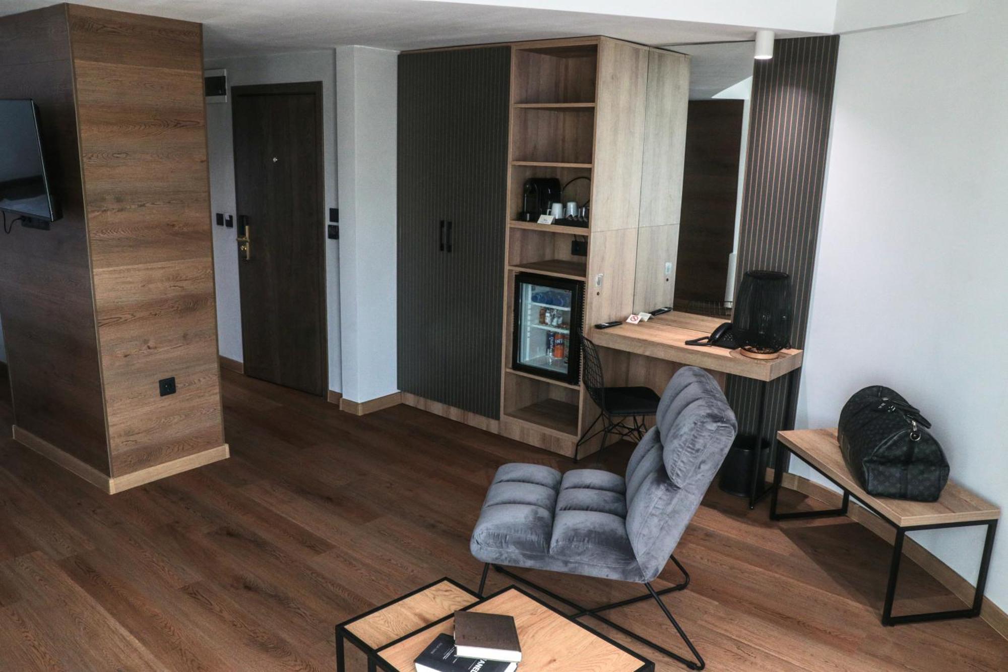 Deluxe Double Room Stair Access Only or Non-Smoking
