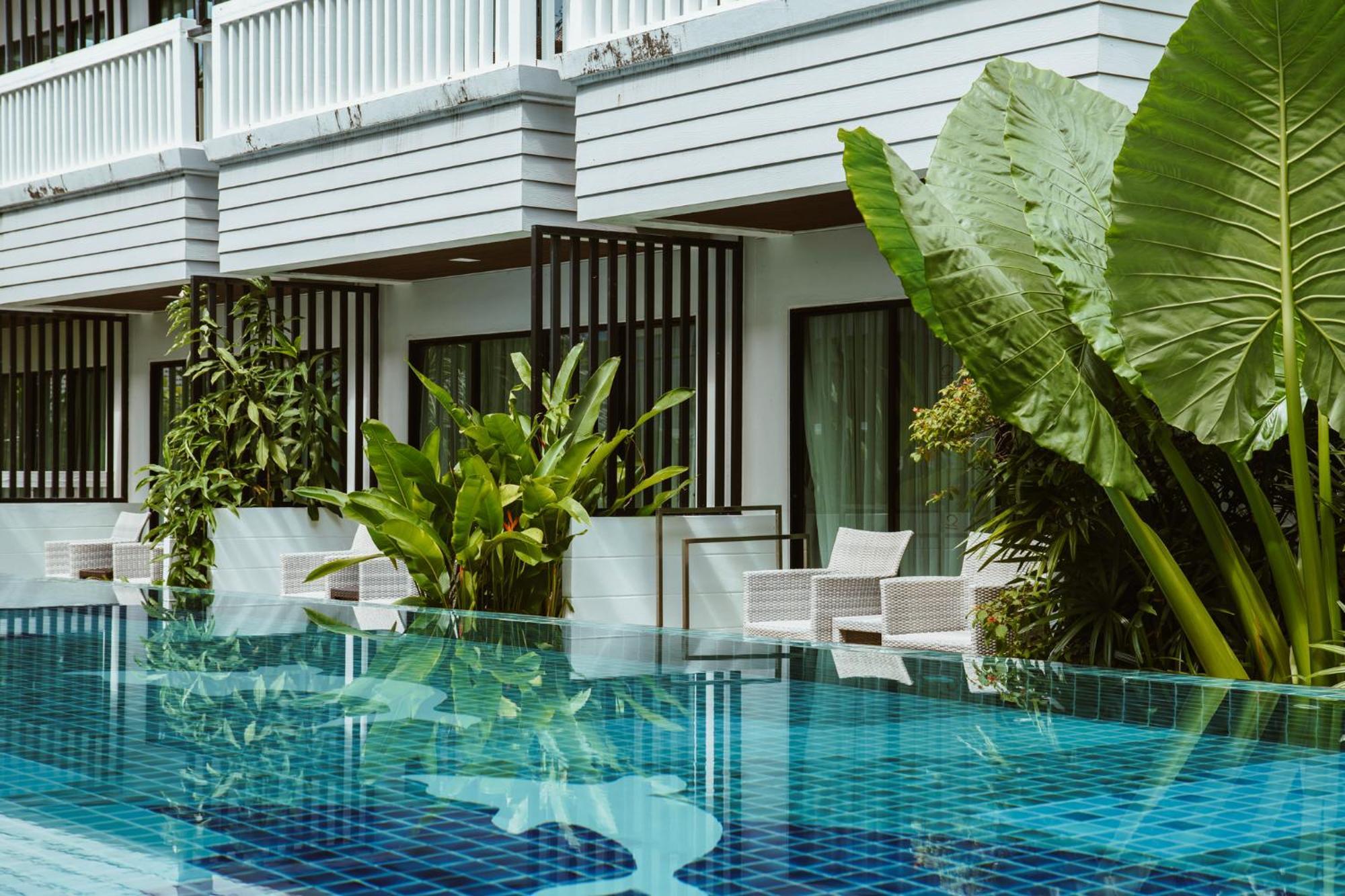 Deluxe Double or Twin Room Pool Access