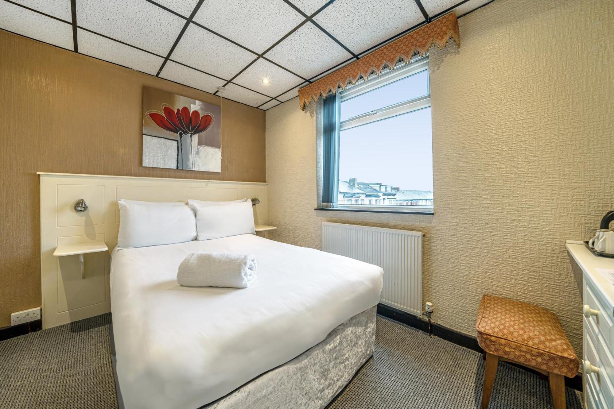 Double Room Private Bathroom
