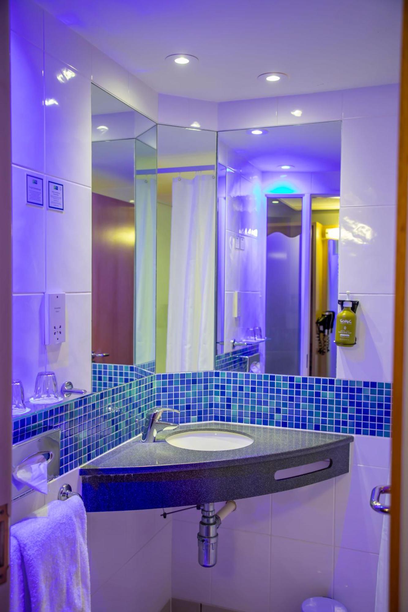 Standard Twin Room Hot