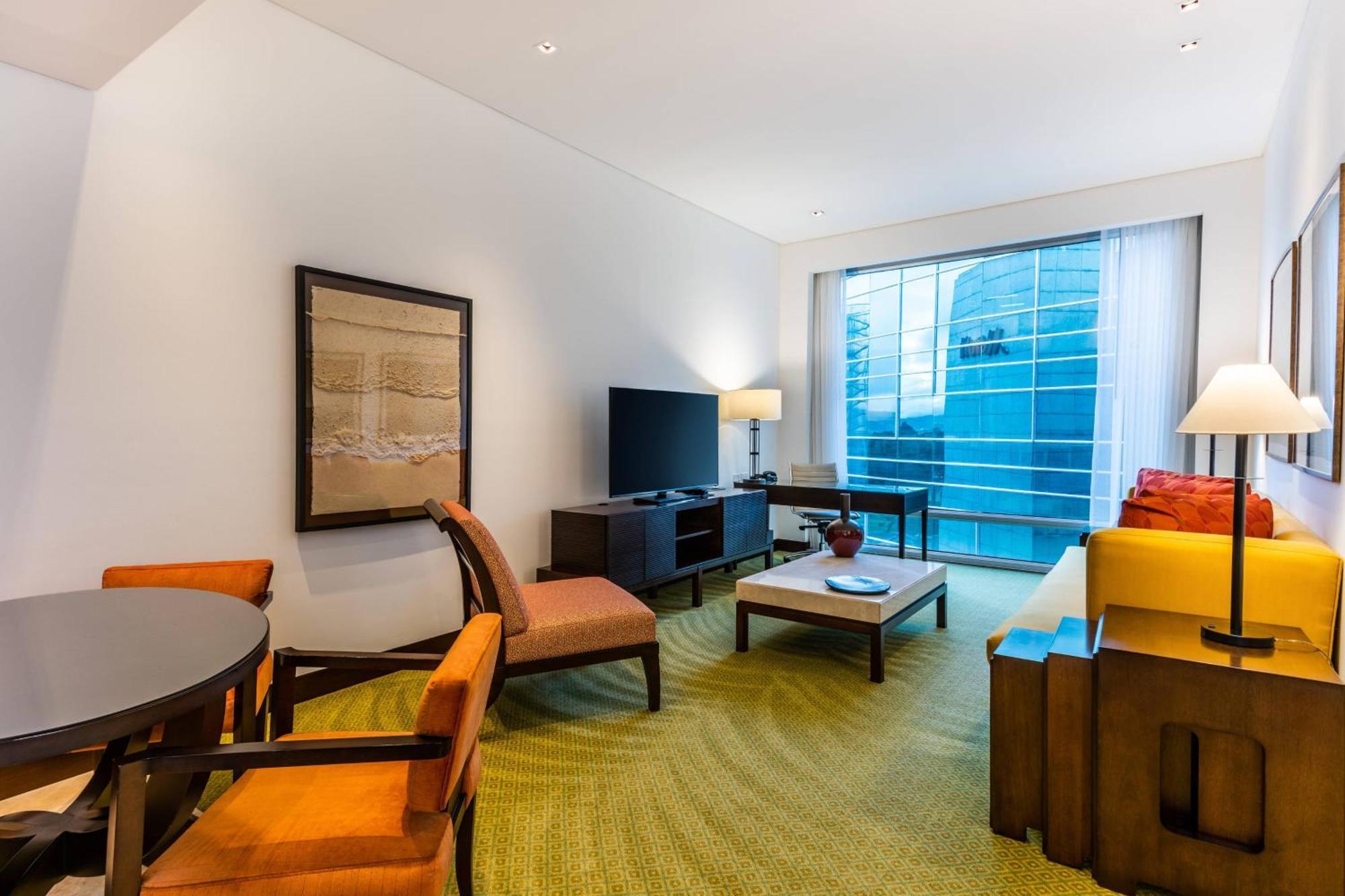 One-Bedroom Suite Lounge Access
