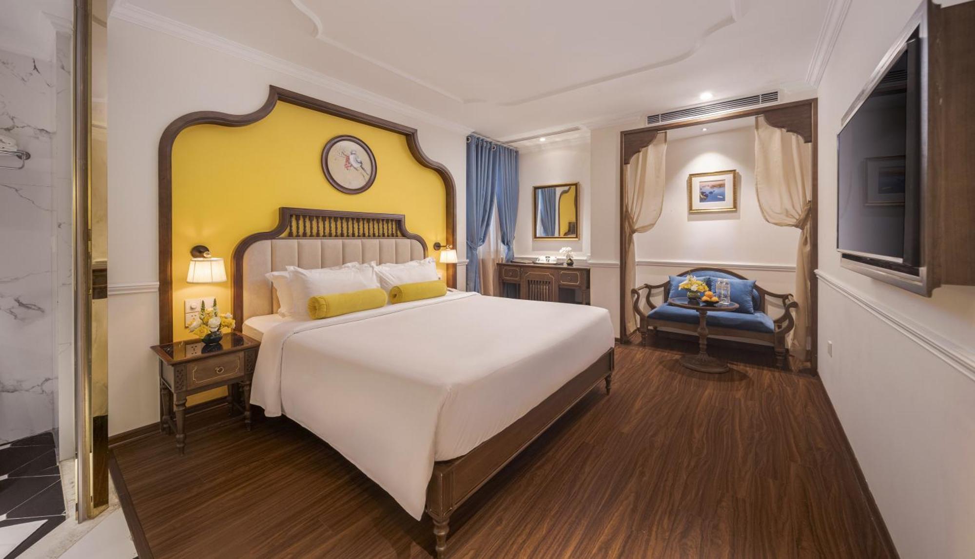 Deluxe Double or Twin Room Internal Window