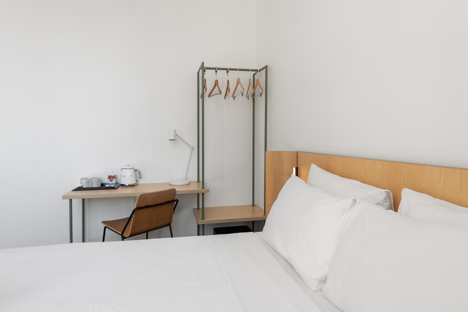 Queen Opera Harbour View Ensuite