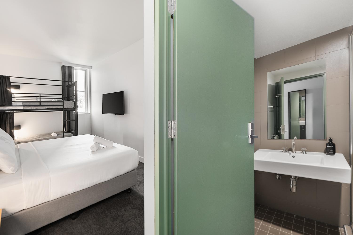 King Plus 2 Ensuite