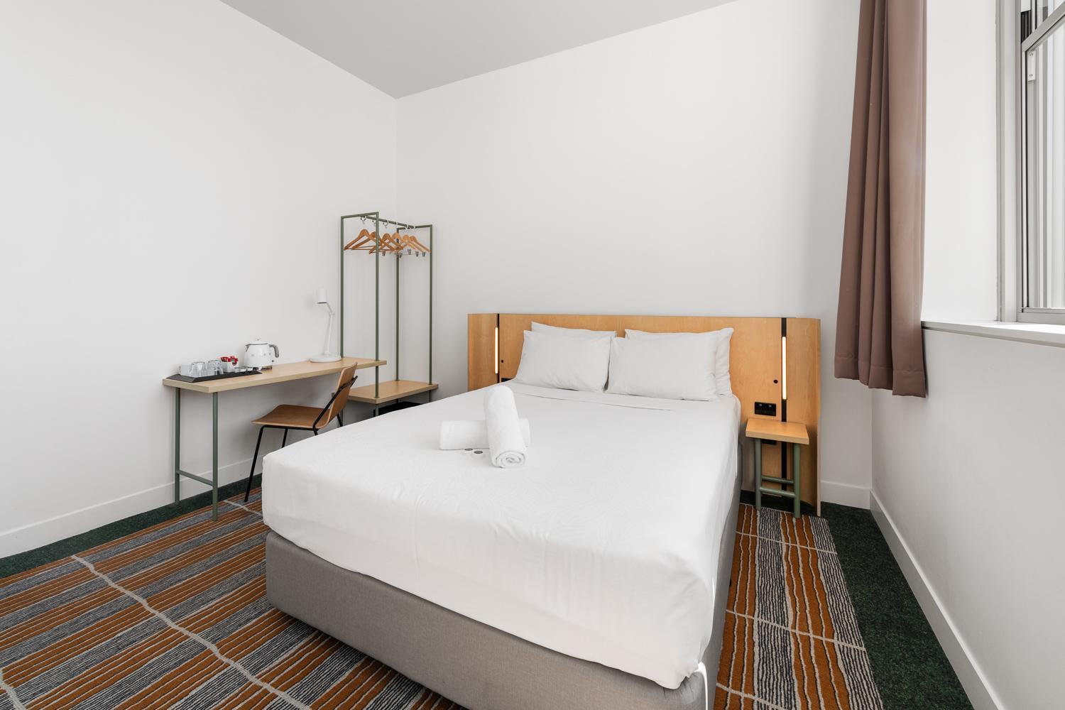 Queen Opera Harbour View Ensuite