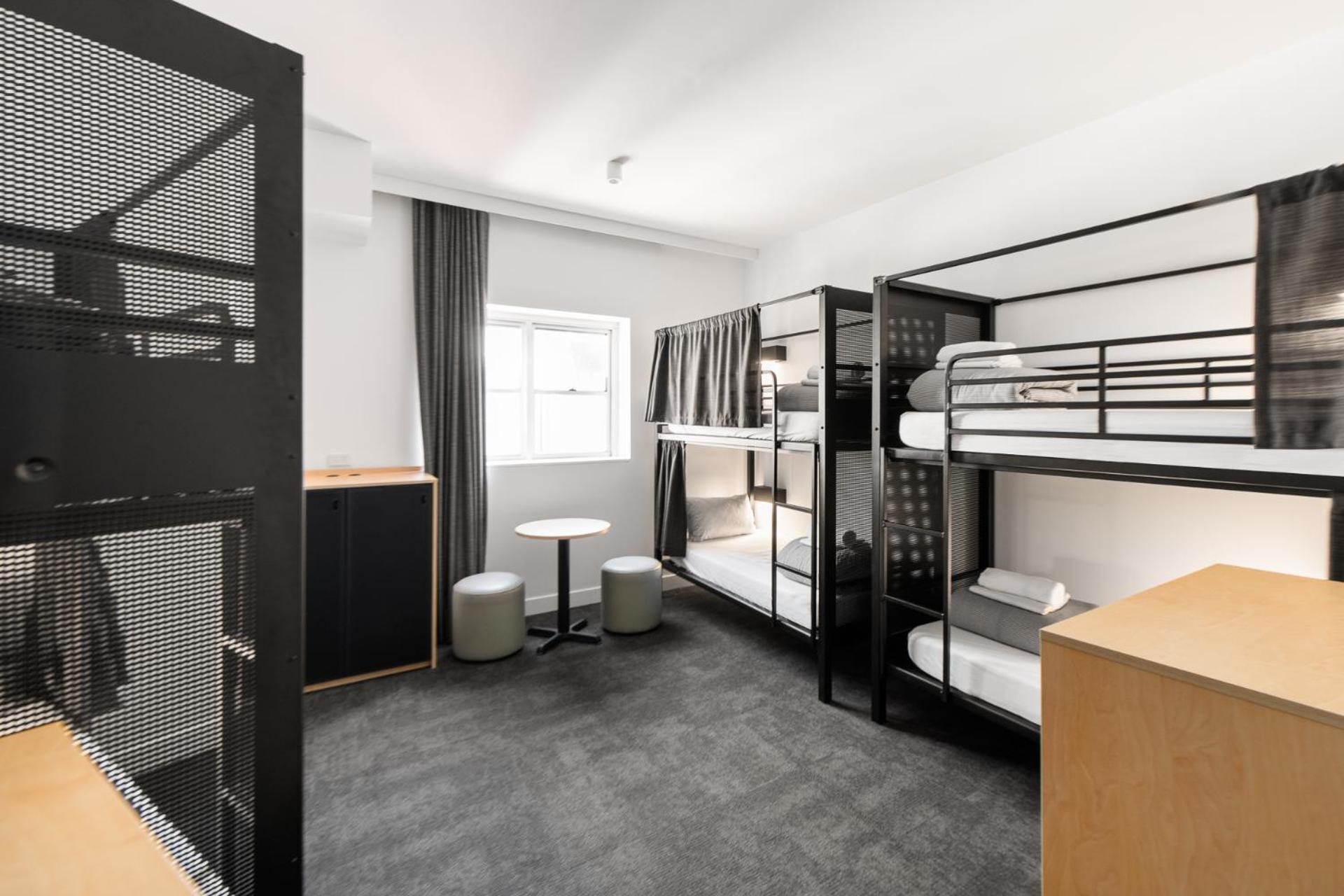 Bed 6-Bed Female Dormitory Room Private Bathroom