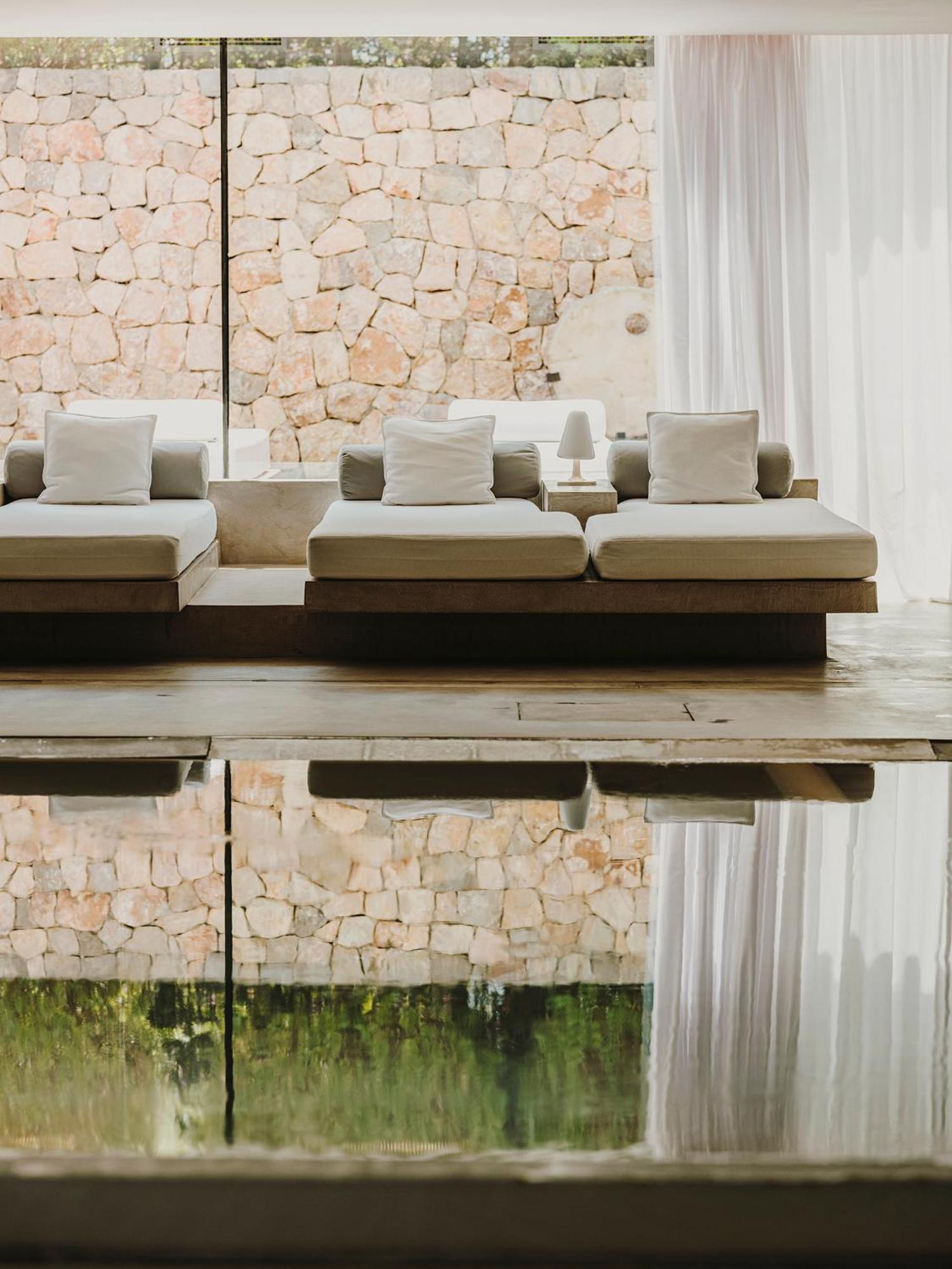 Suite Angolare con Ampia Terrazza e Accesso Spa