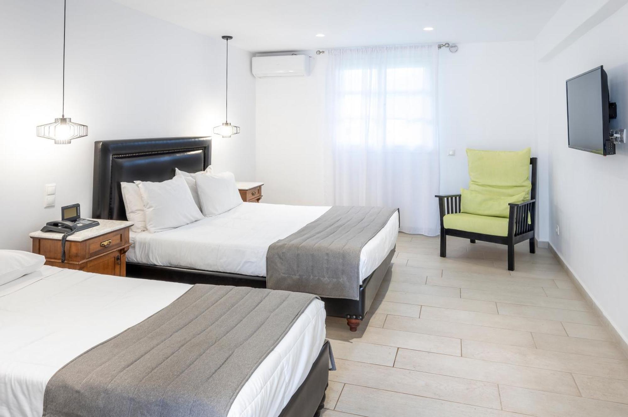 Superior Room sharing pool Garden View