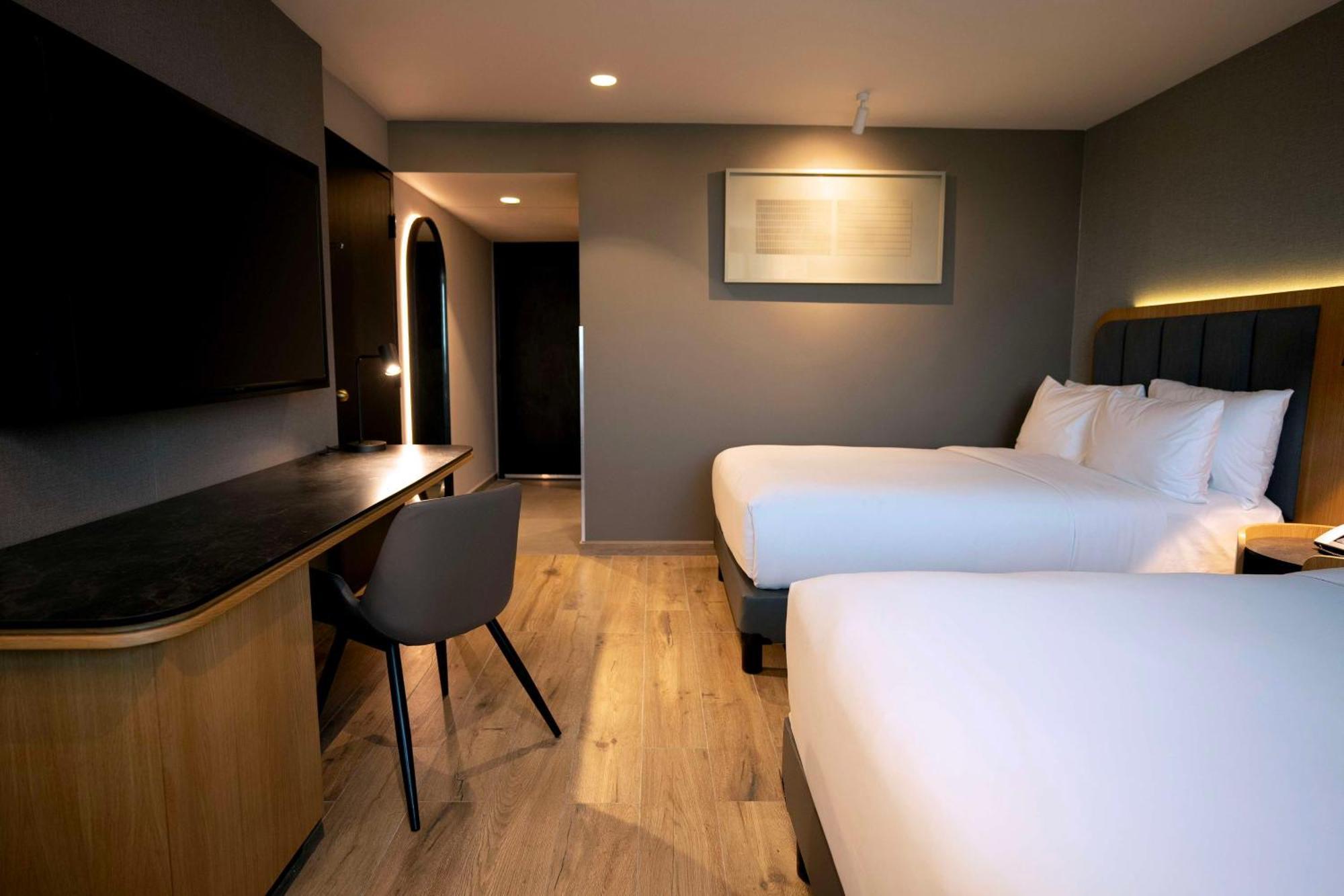 Quarto Duplo com 2 Camas de Casal