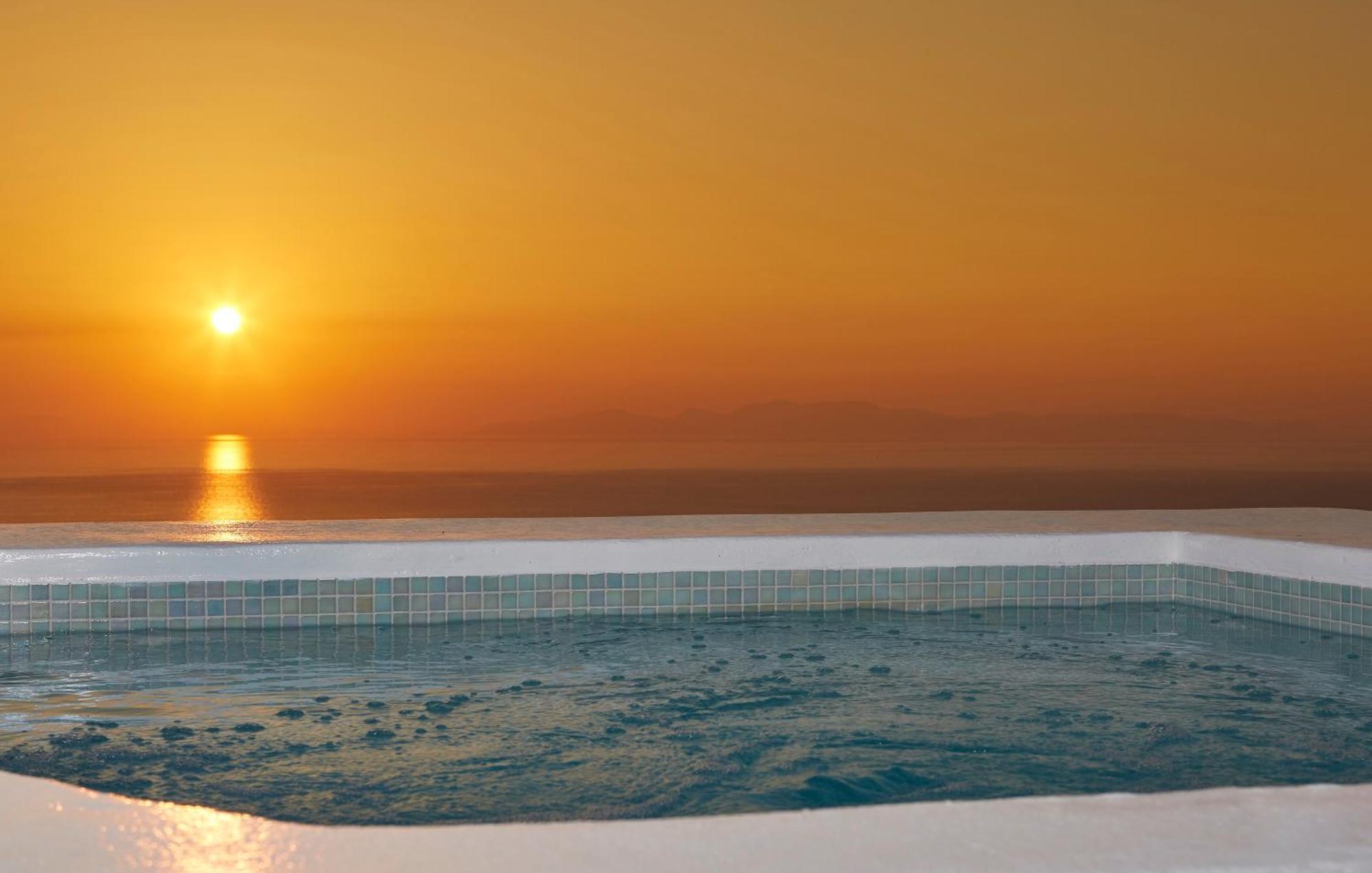 Deluxe Suite Sea View & outdoor Jacuzzi
