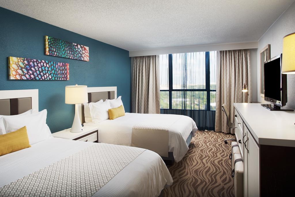 Zimmer mit Queensize-Bett und Blick auf Disney World