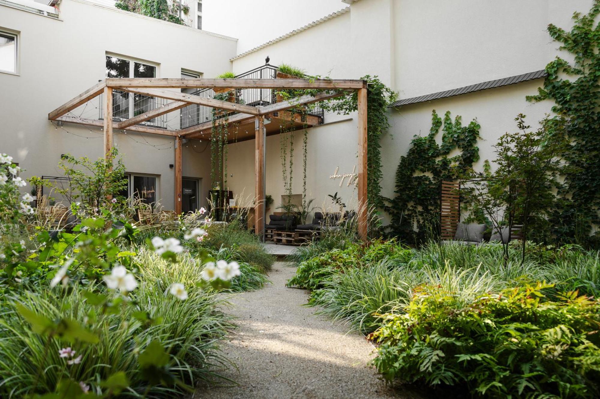 One-Bedroom Apartment French Balcony