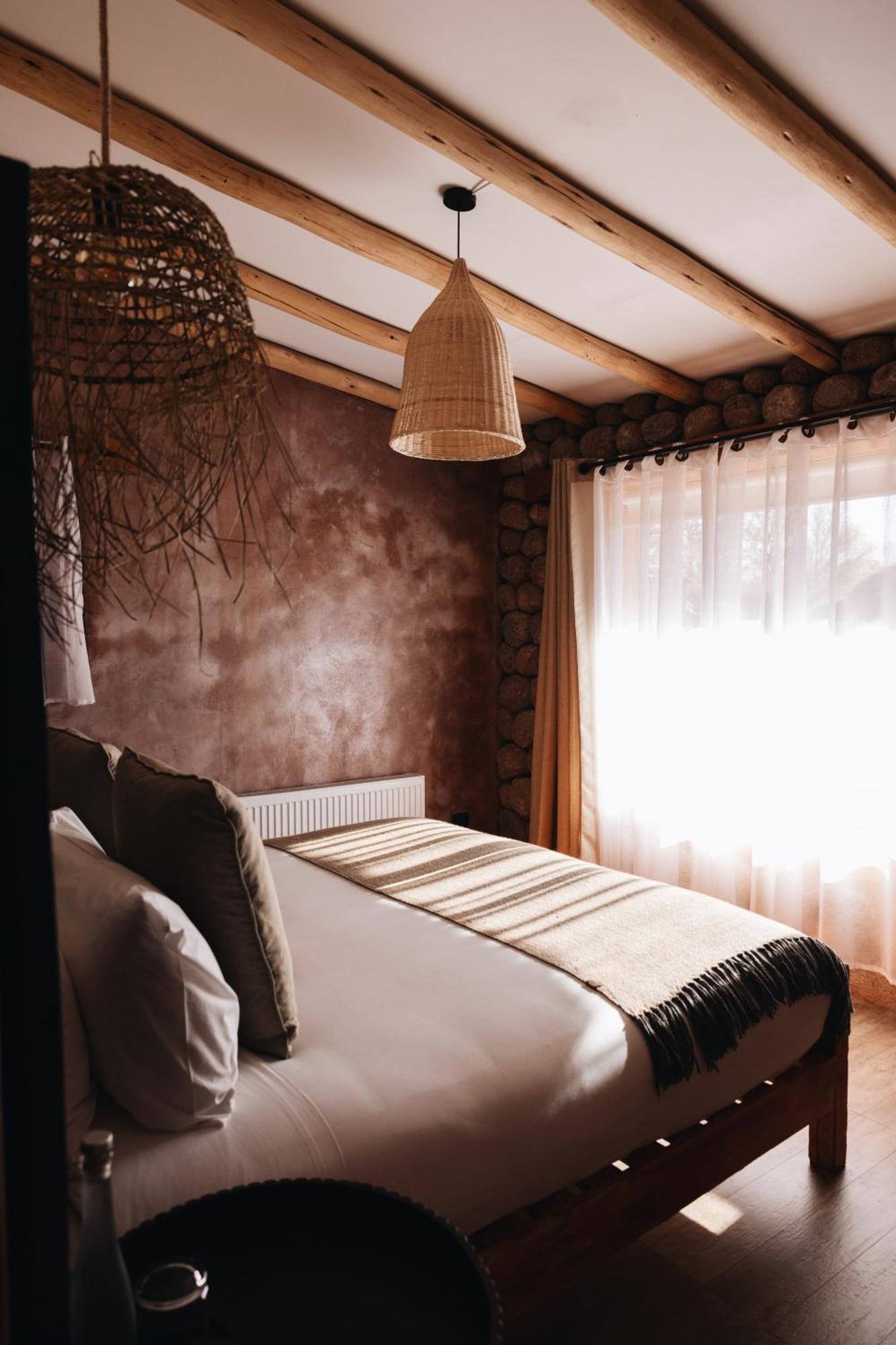 Deluxe Queen Suite