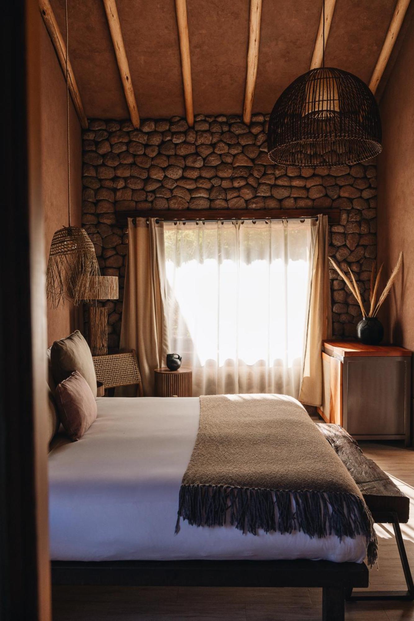 Deluxe Queen Suite