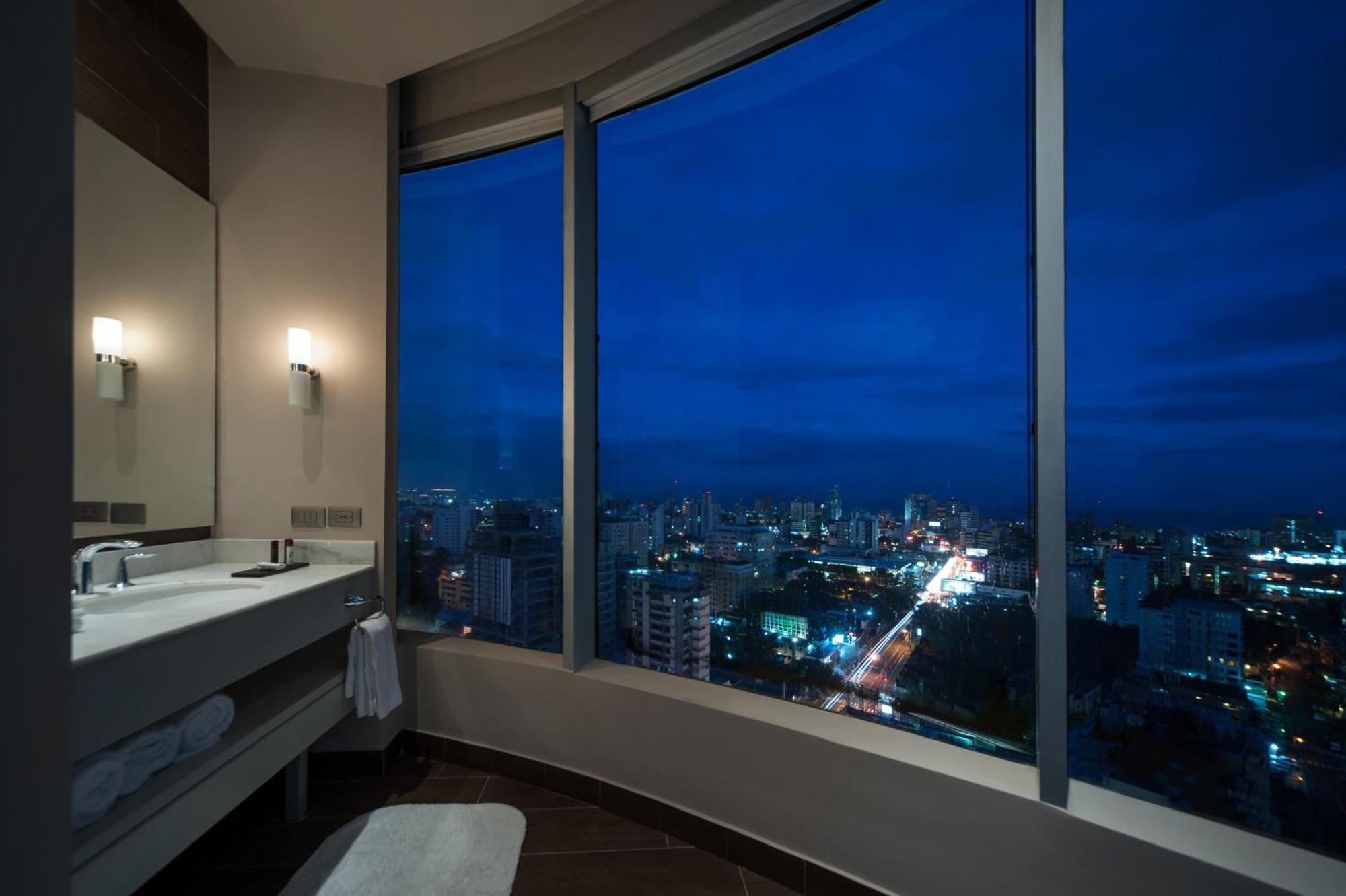 Suíte de Canto de 1 Quarto com Cama King-size e Vista da Cidade