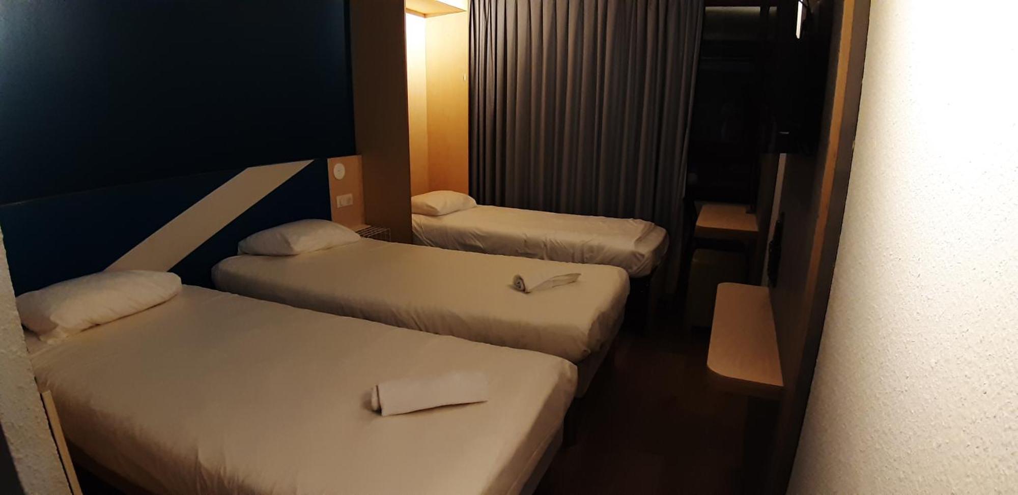 Triple Room Three Single Beds