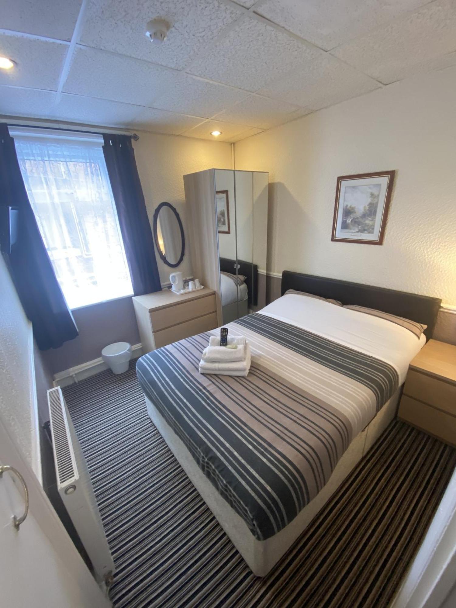 Double Room Private Bathroom