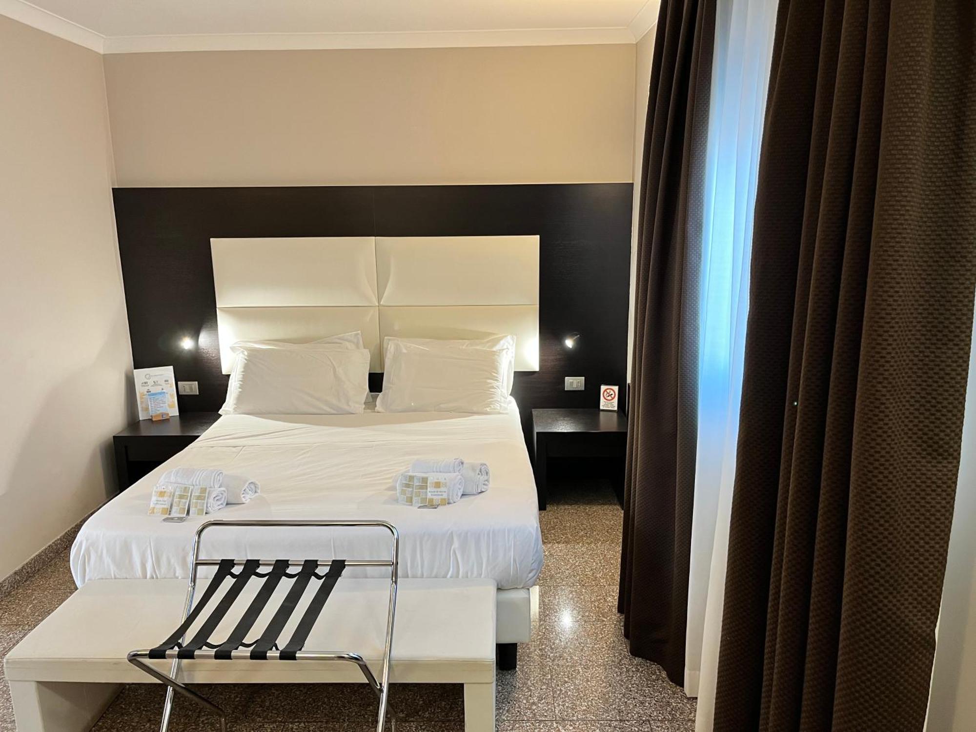 Deluxe Double Room,1742590032:JPEG