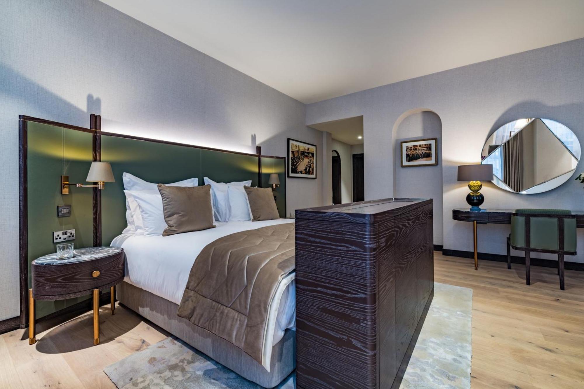 One-Bedroom King Suite Balcony Norfolk