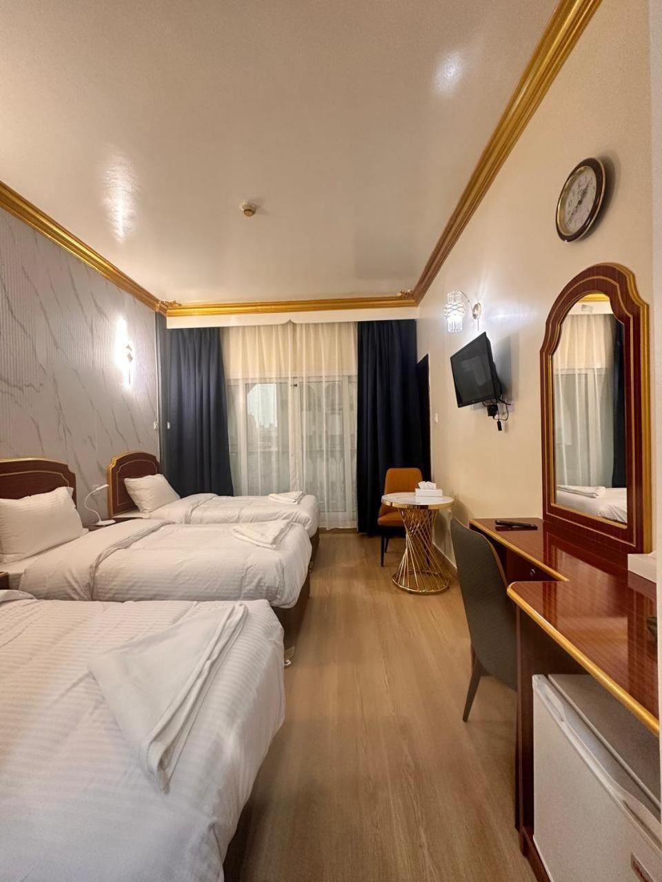 Deluxe Family Room