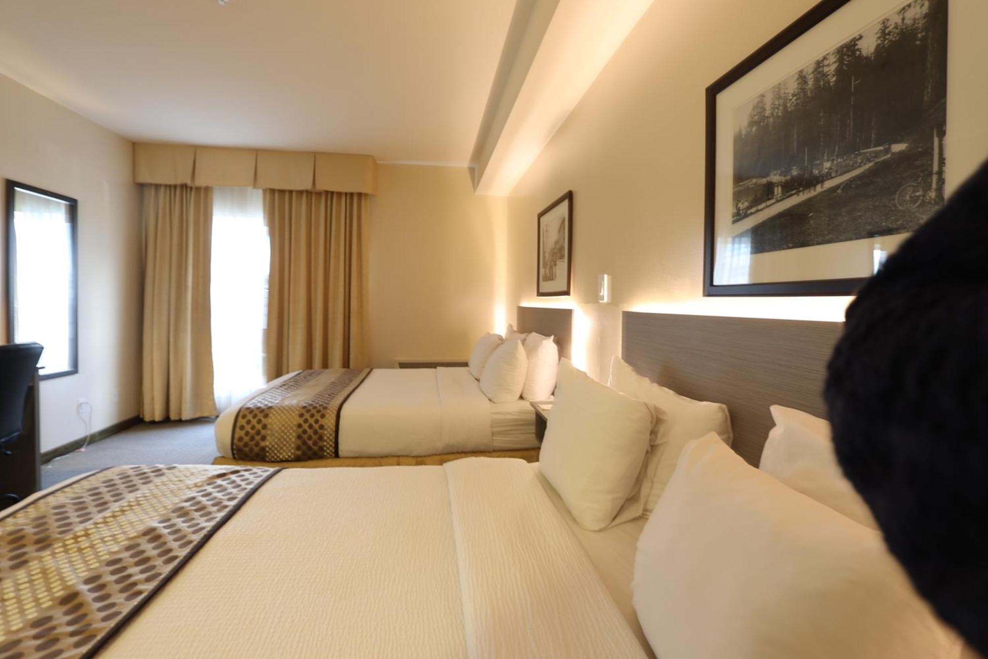 Queen Room Two Queen Beds Non-Smoking