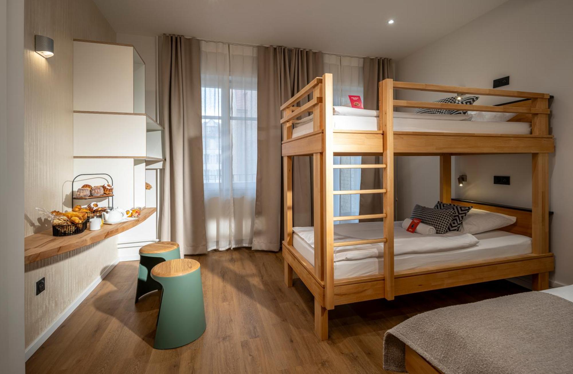 Chambre Triple - Accessible aux Personnes à Mobilité Réduite
