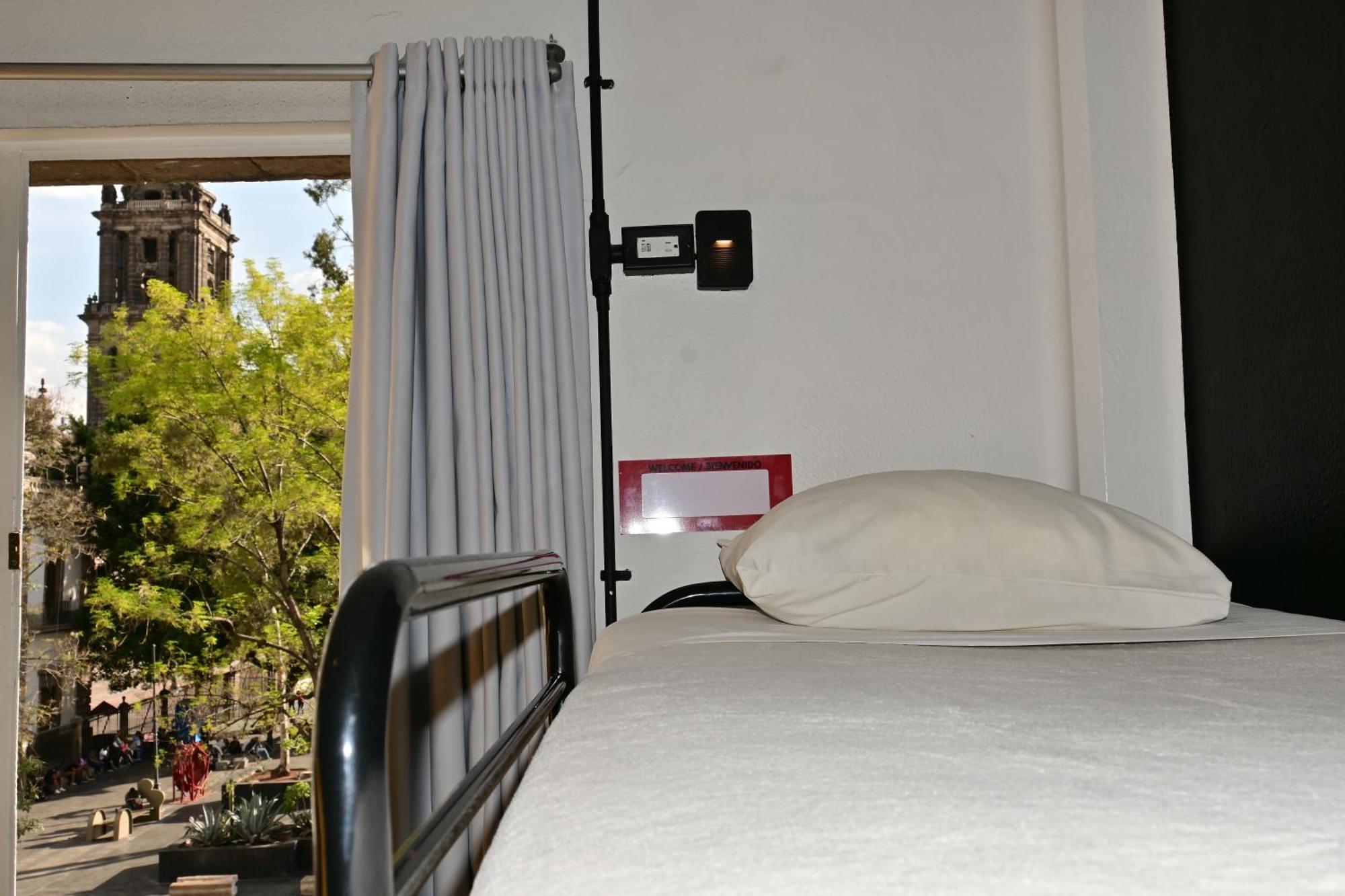 Bed 6-Bed Female Dormitory Room Interior
