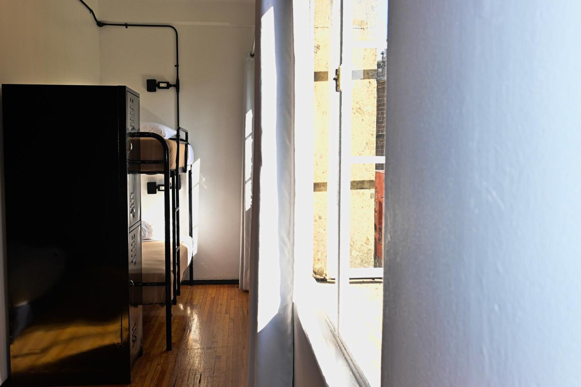 Bed 6-Bed Mixed Dormitory Room Interior Zocalo View