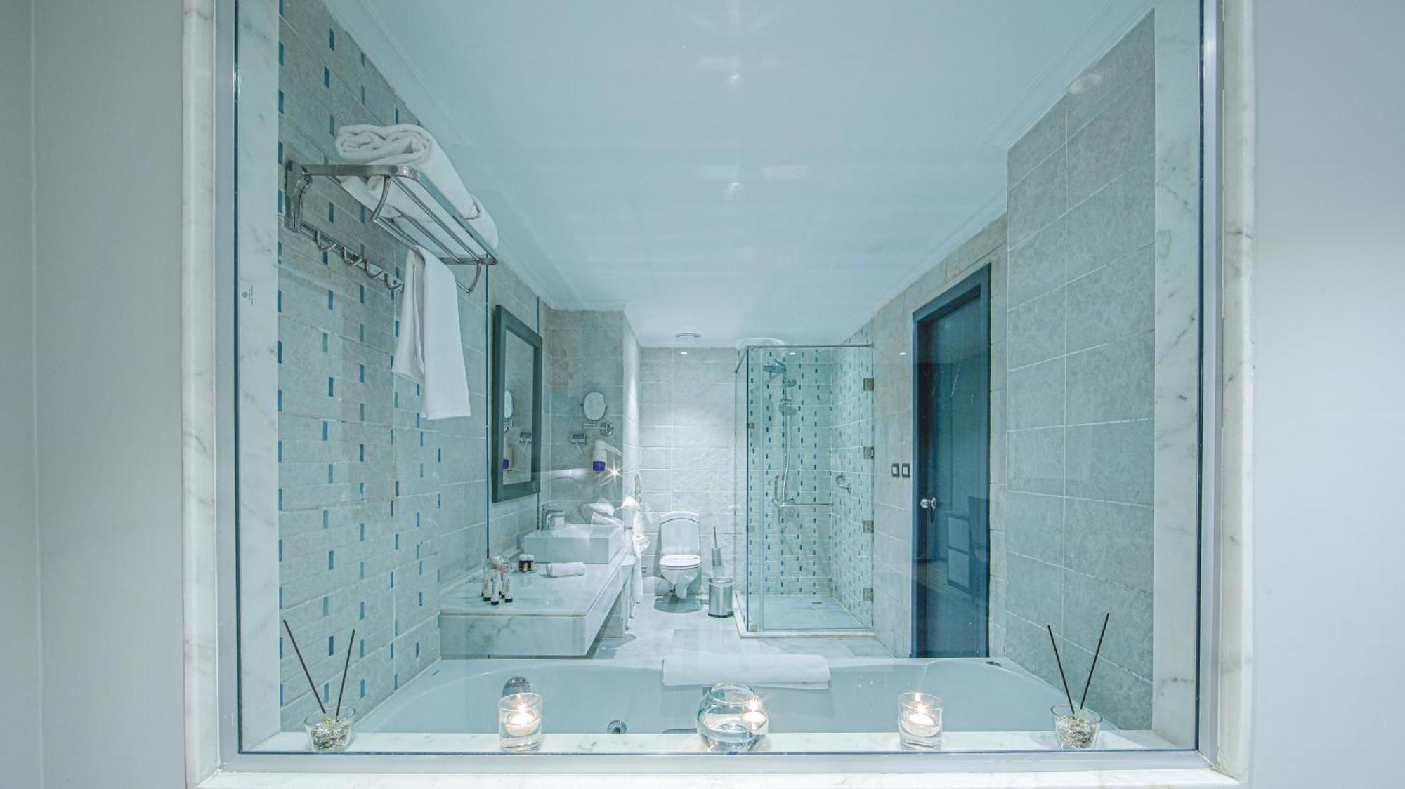Premium room Jacuzzi indoor sea view