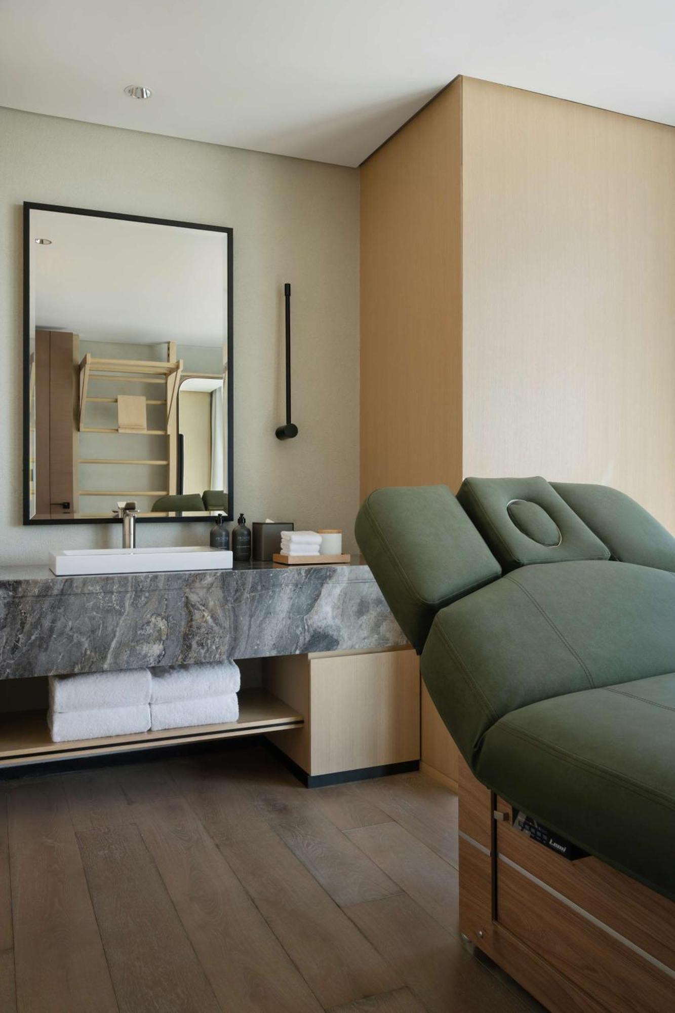 SIRO Recovery Suite personal training session recovery massage