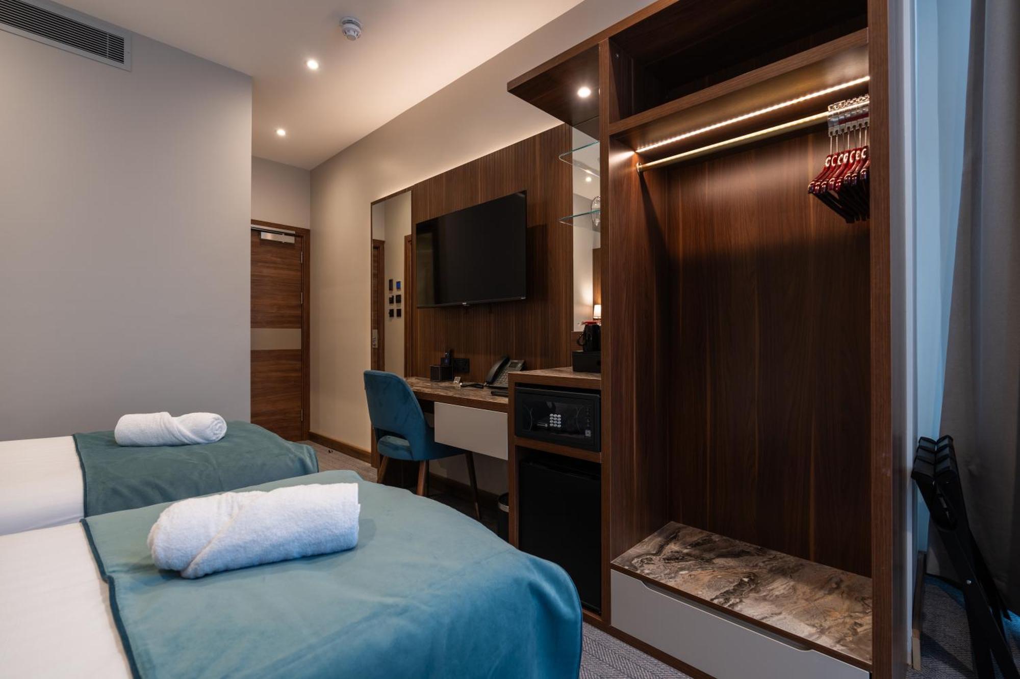 Deluxe Double or Twin Room