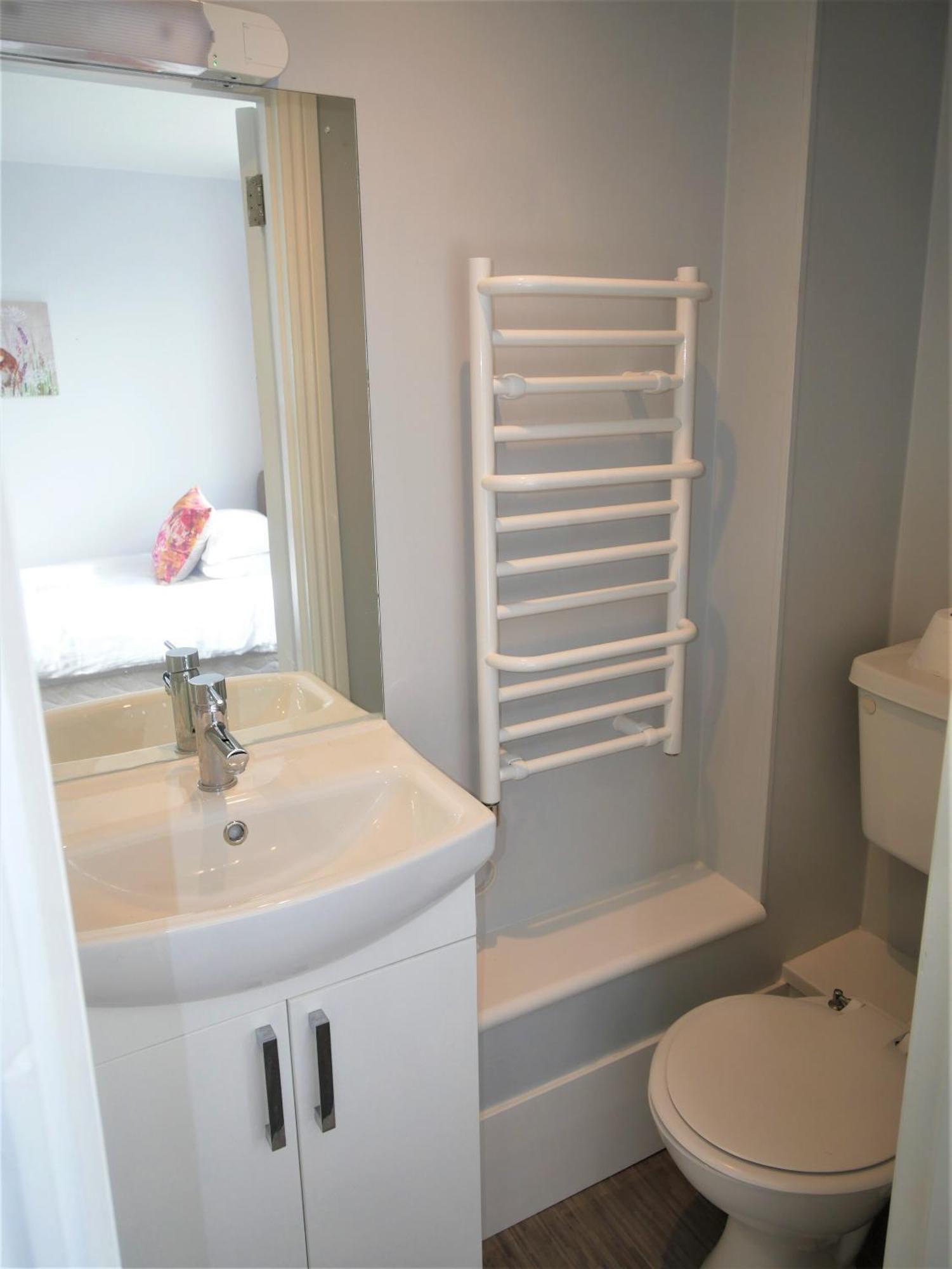 Twin Room with En-Suite