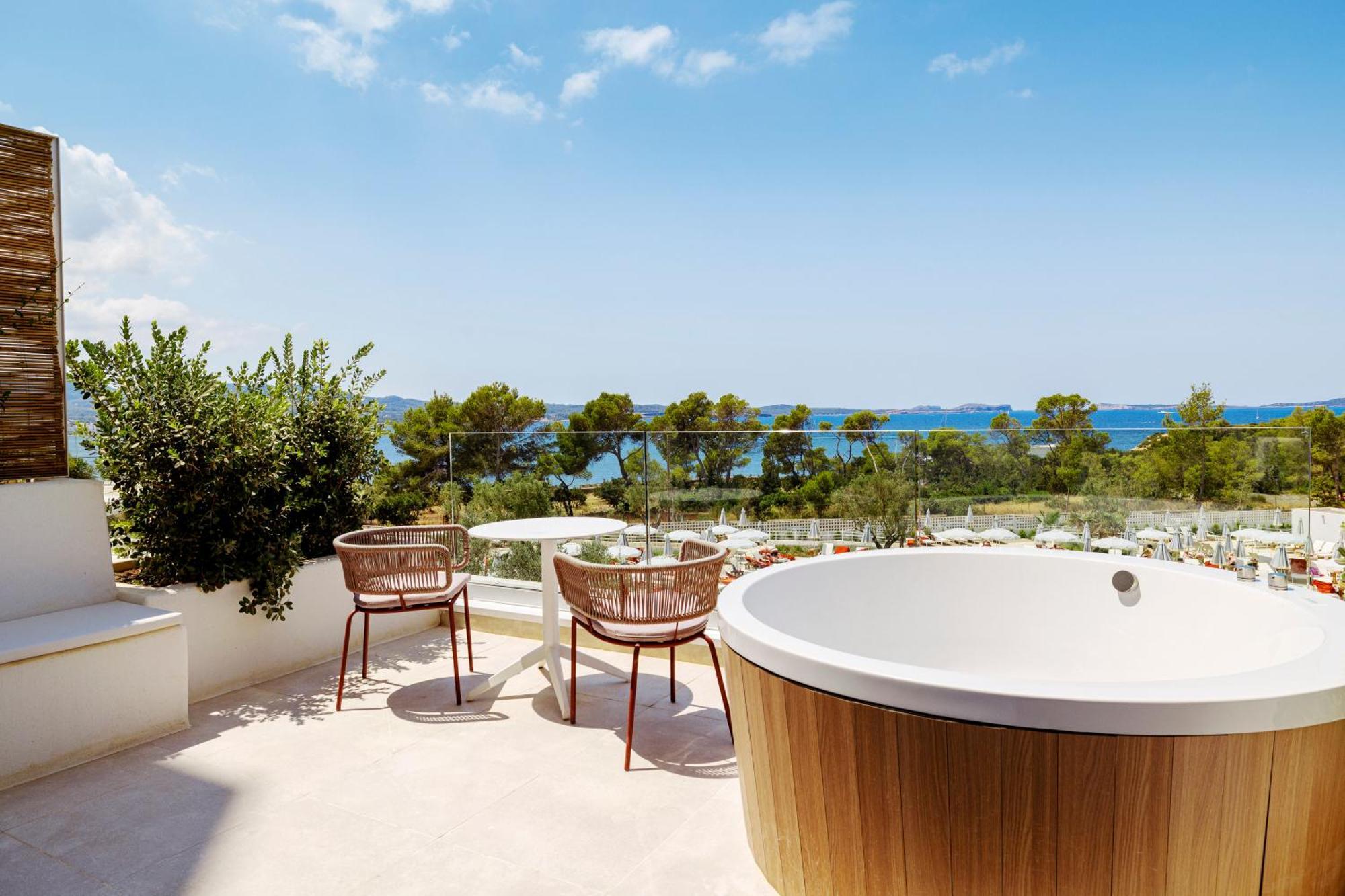Signature Level Junior Suite Jacuzzi Terrace