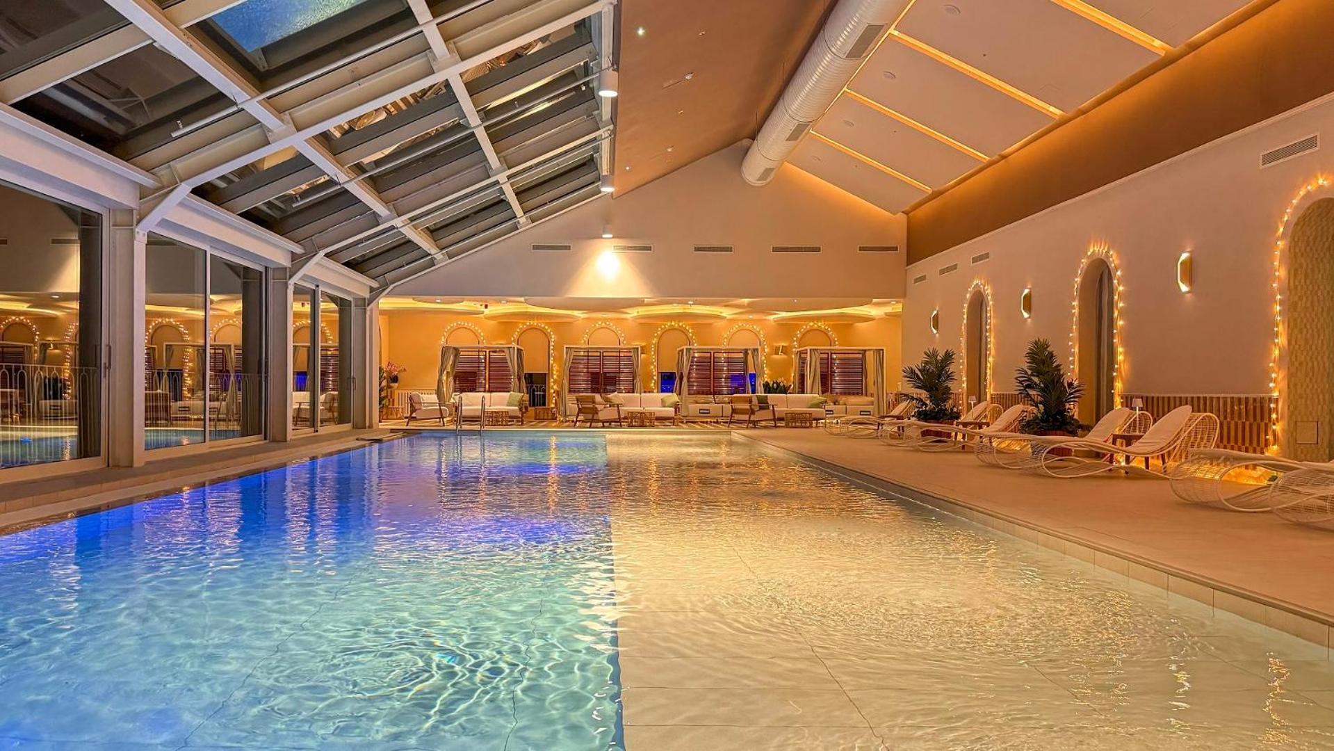 Standard Mobile Home daily Indoor Aquapark entrance