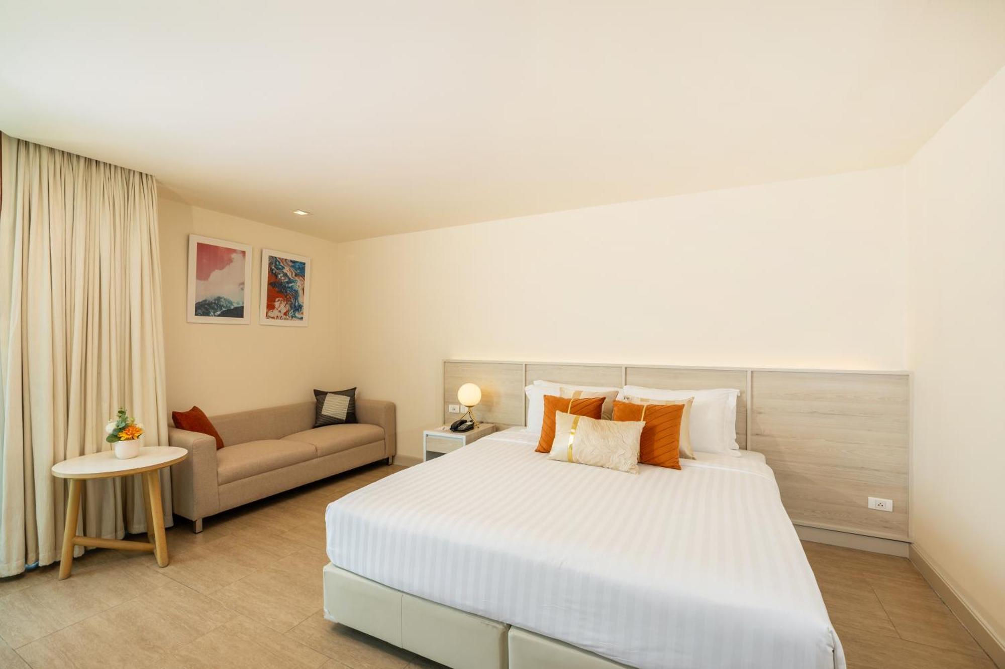 Deluxe Double or Twin Room City View