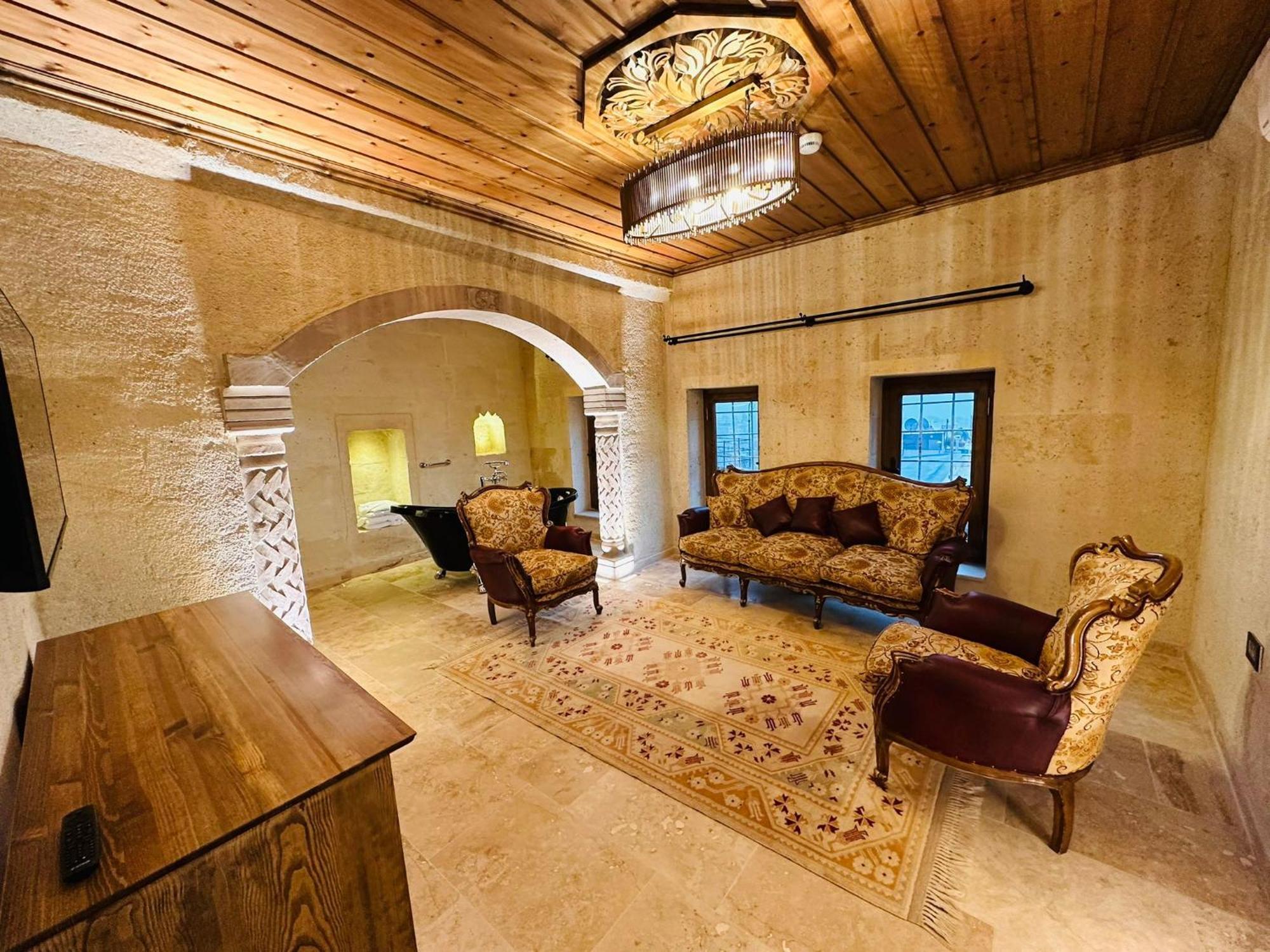 Deluxe King Suite