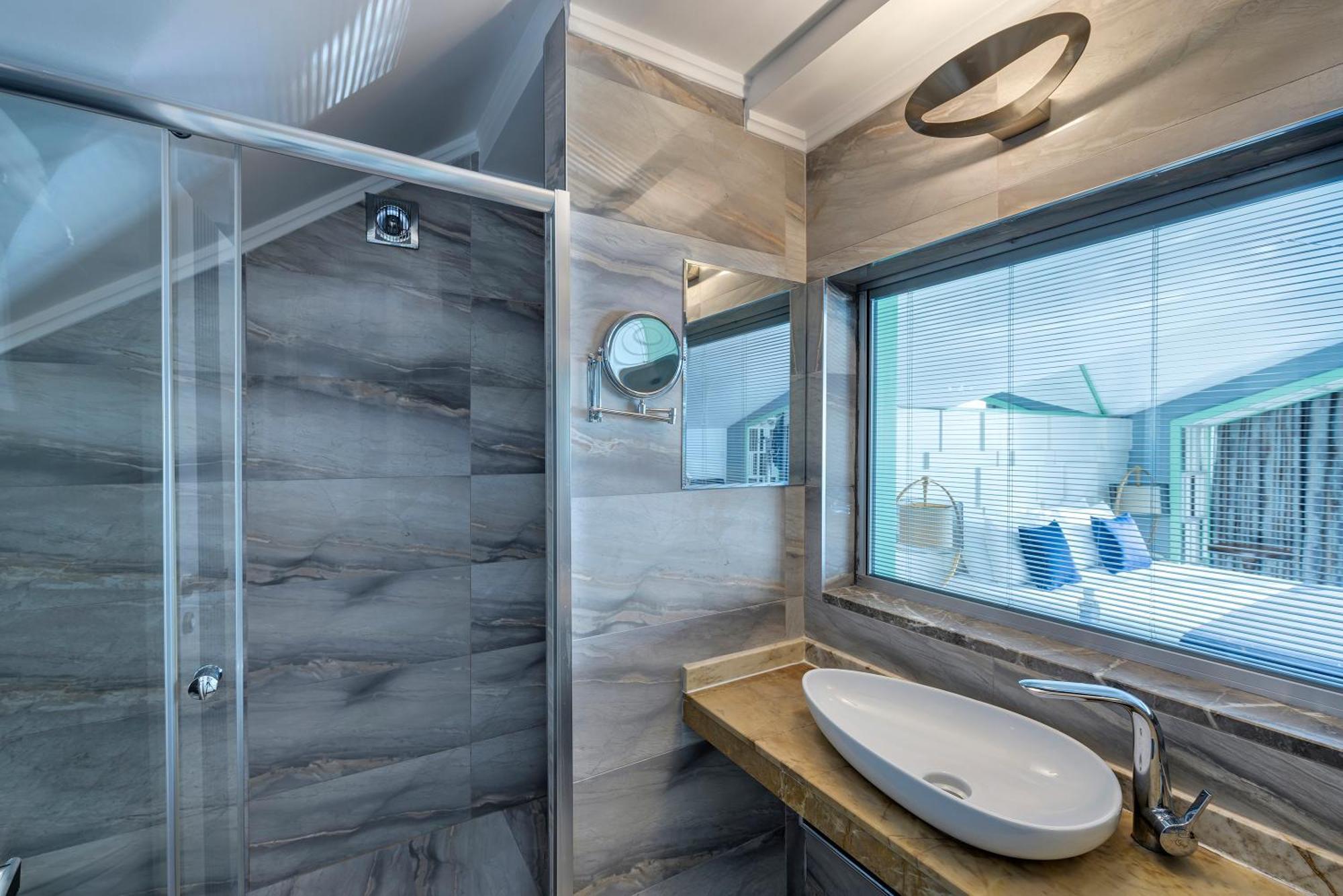King Suite Sea View