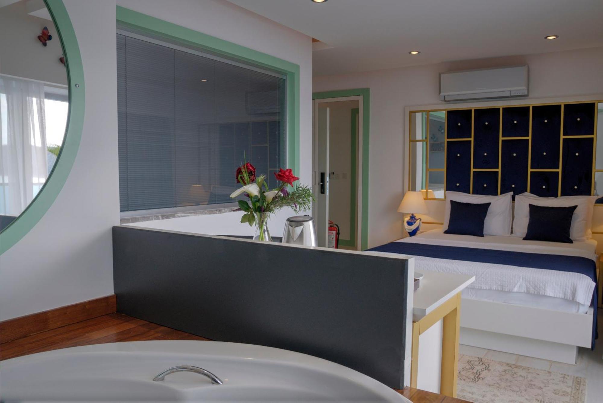 Honeymoon Suite