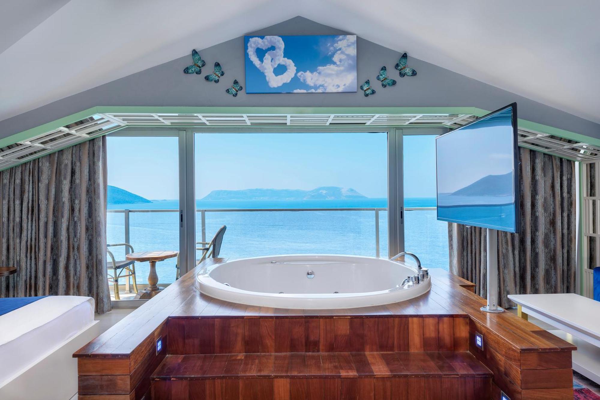 King Suite Sea View