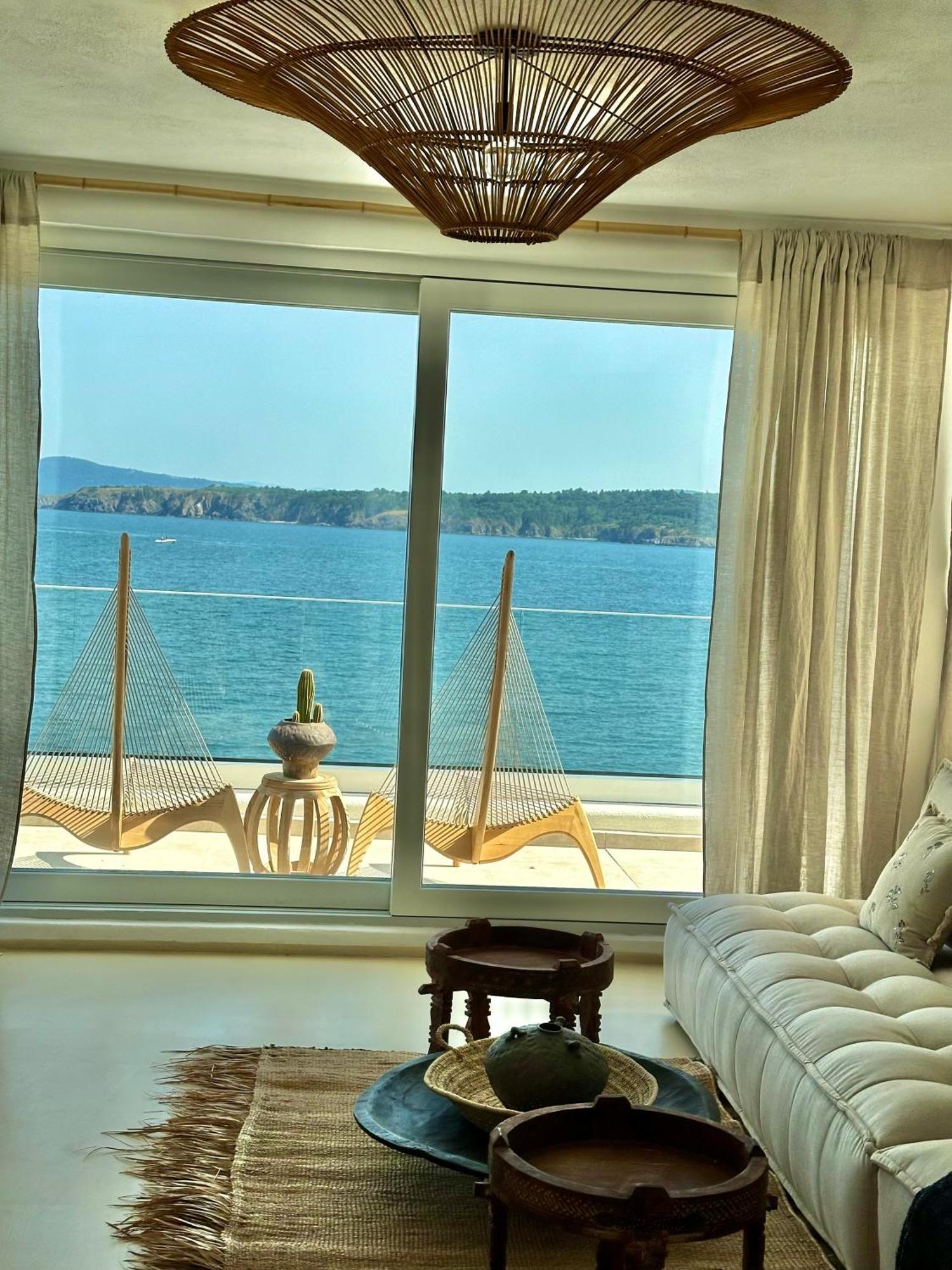 One-Bedroom Apartment Sea View