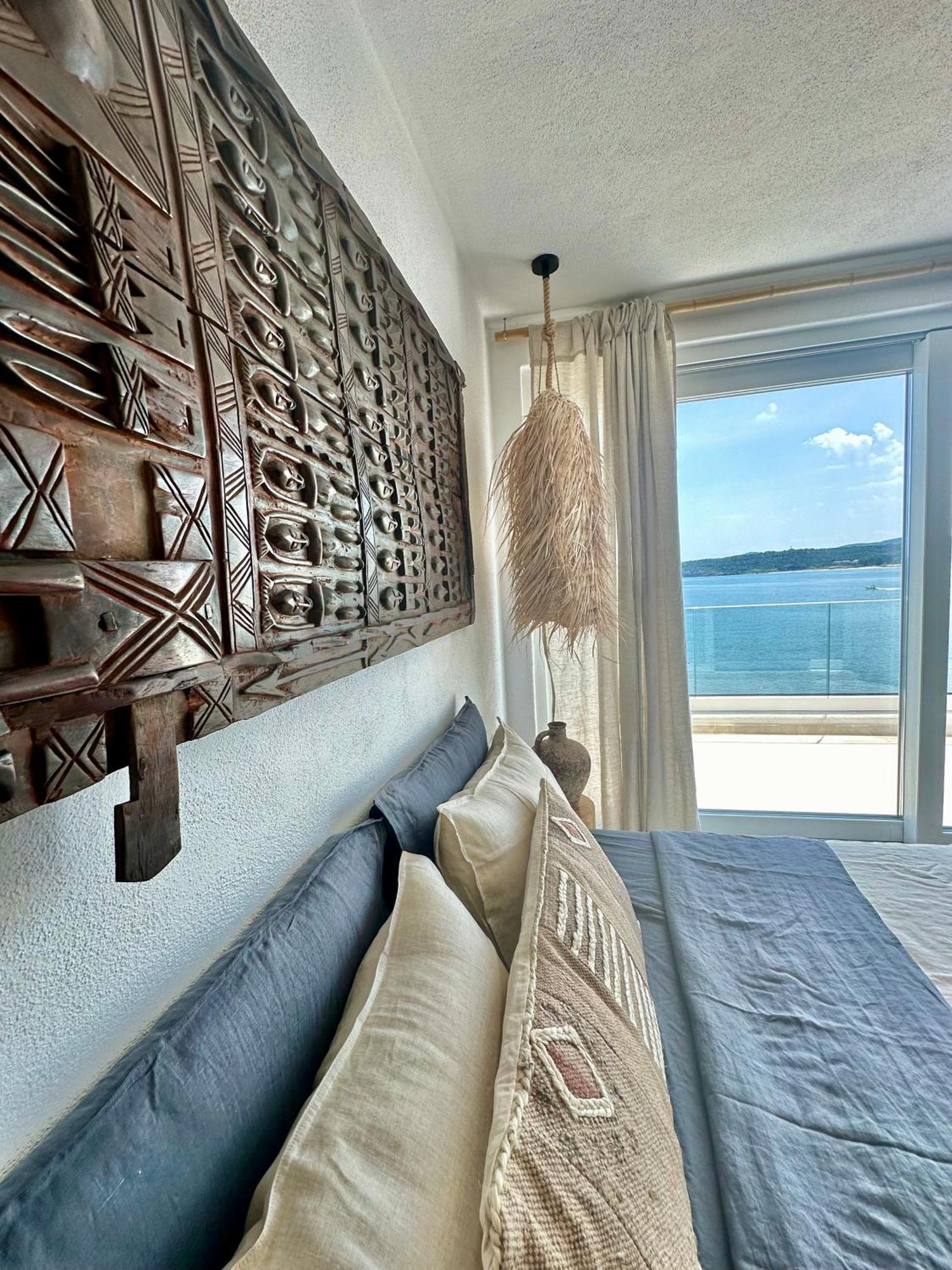 One-Bedroom Apartment Sea View