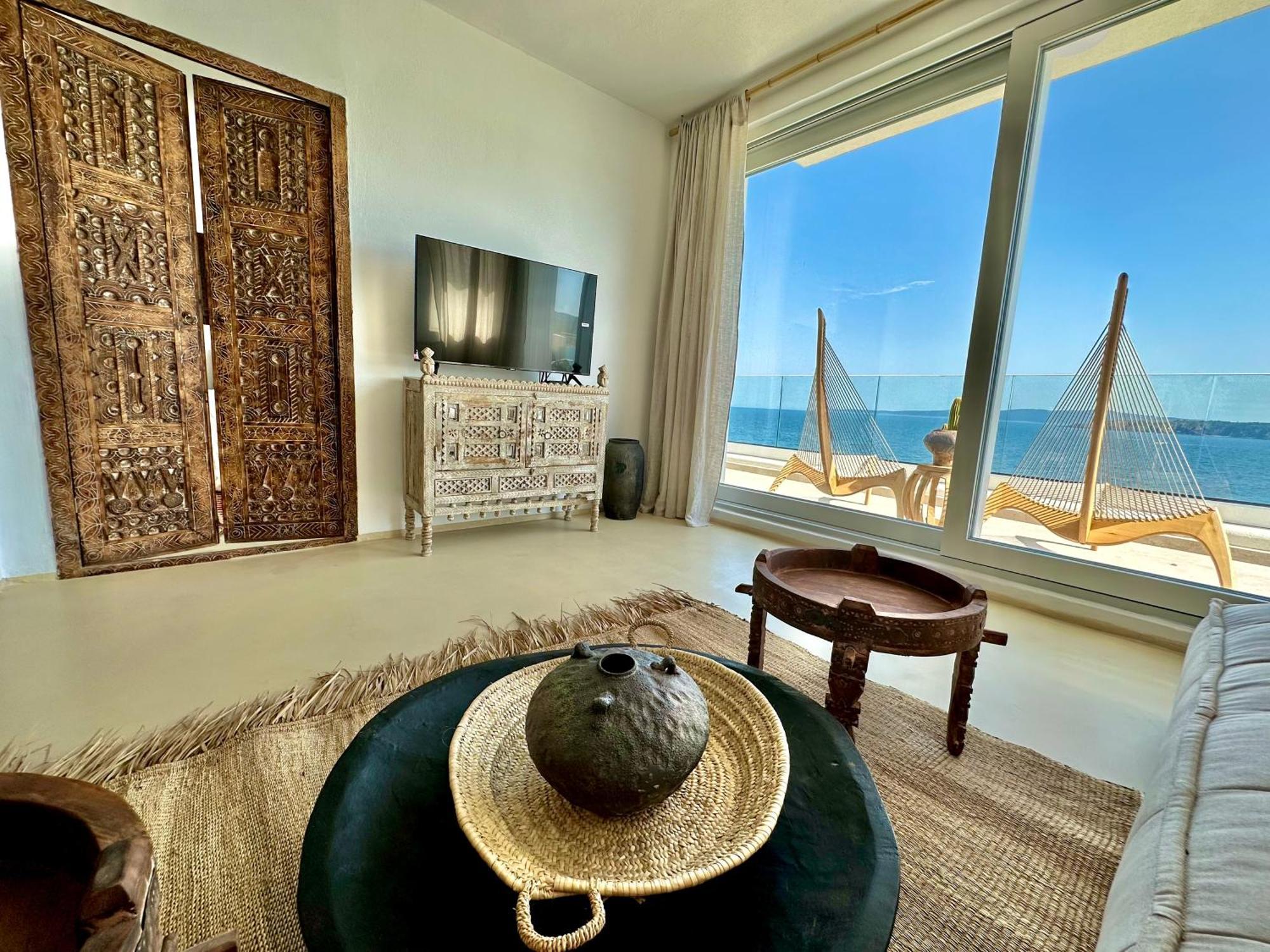 One-Bedroom Apartment Sea View
