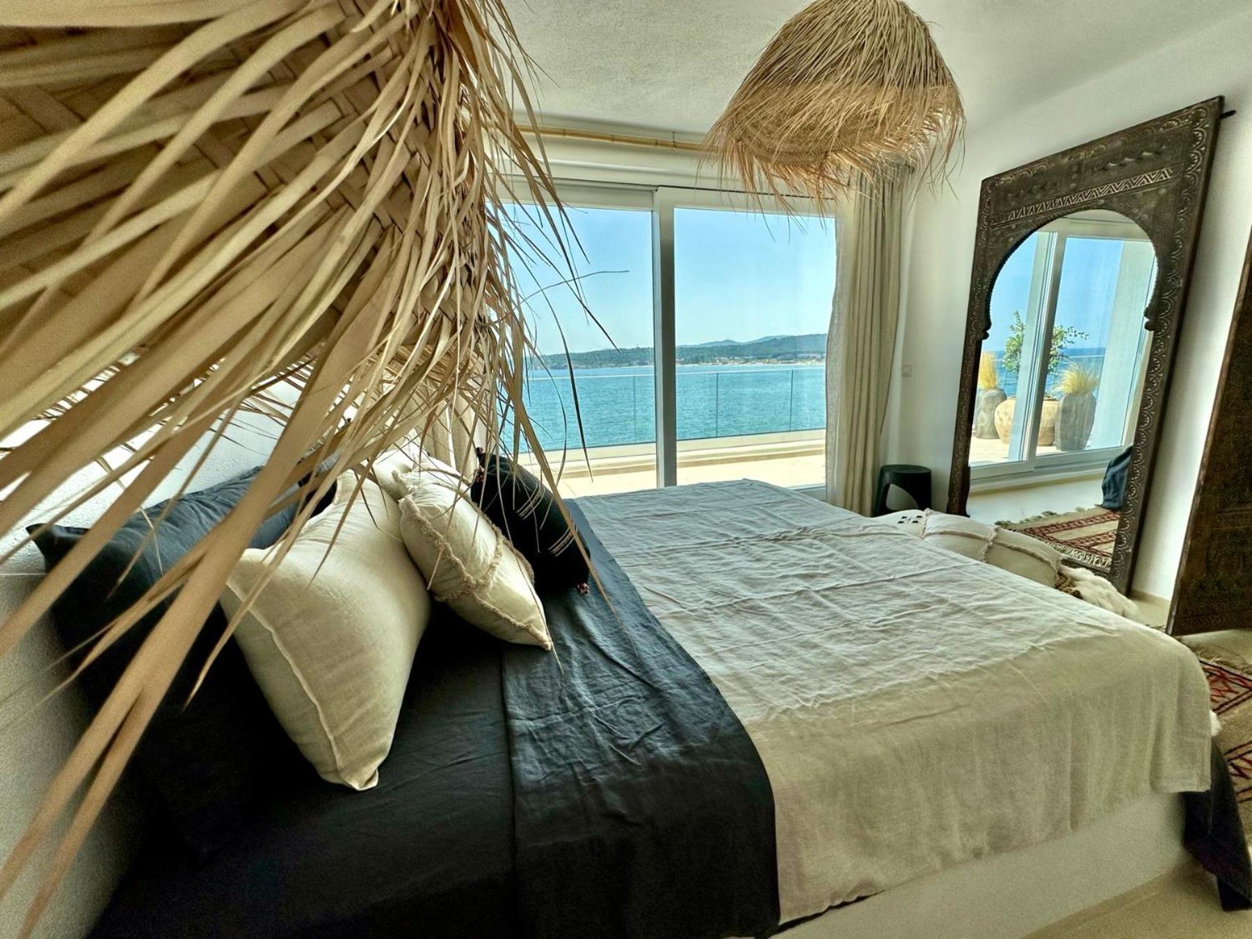 One-Bedroom Apartment Sea View