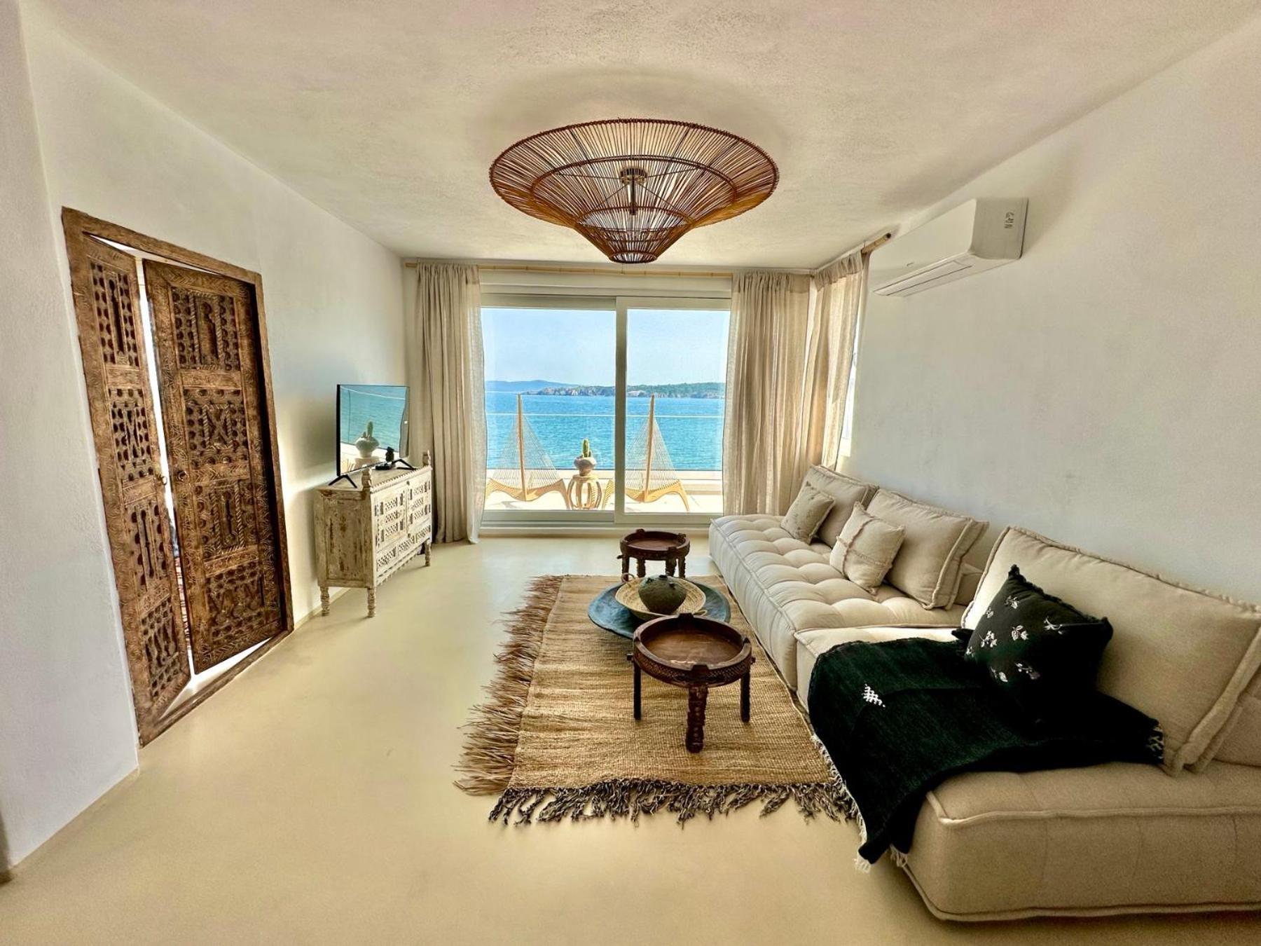 One-Bedroom Apartment Sea View