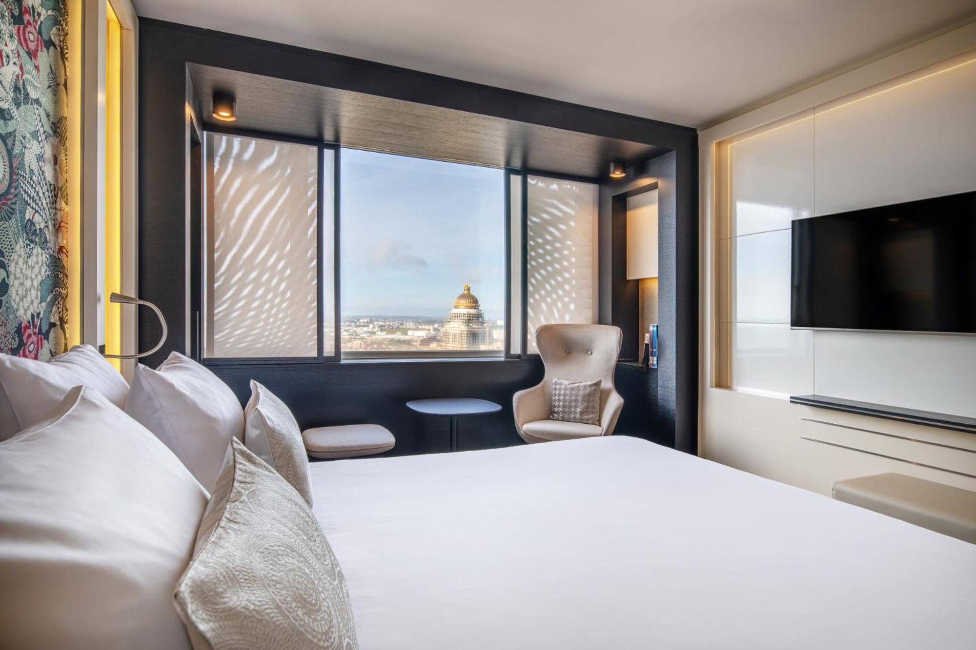 Deluxe Panorama Room Lounge Access