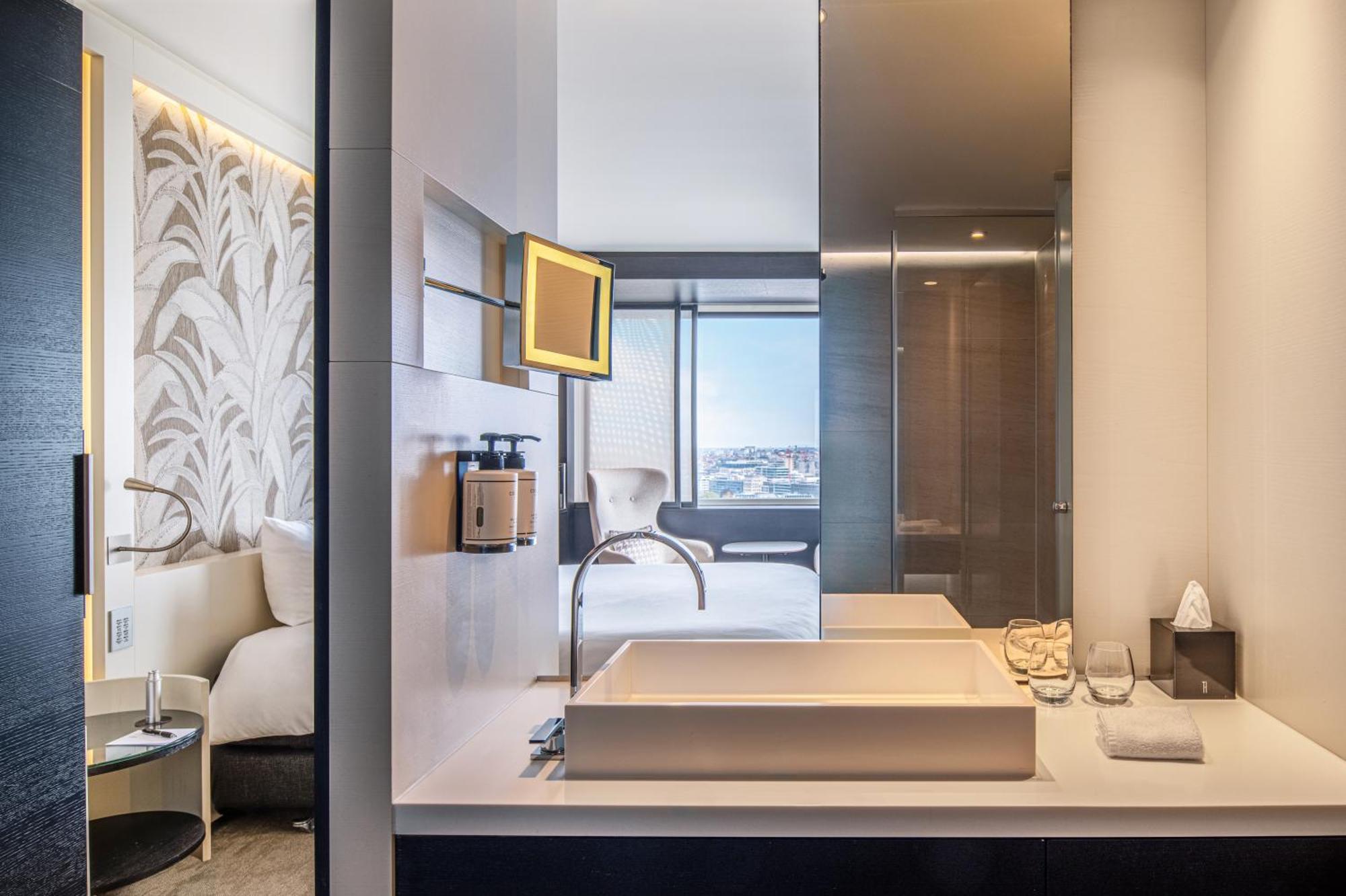Deluxe Panorama Room Lounge Access
