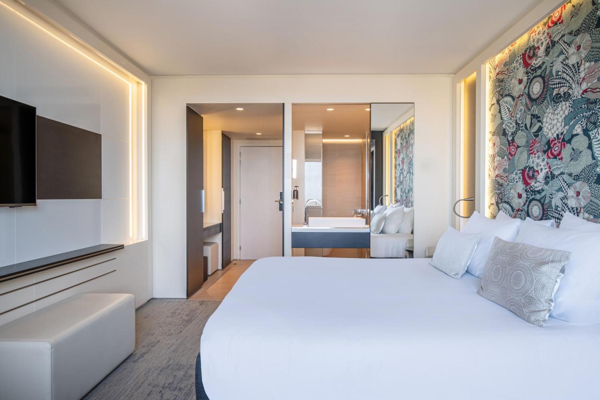 Deluxe Panorama Room Lounge Access