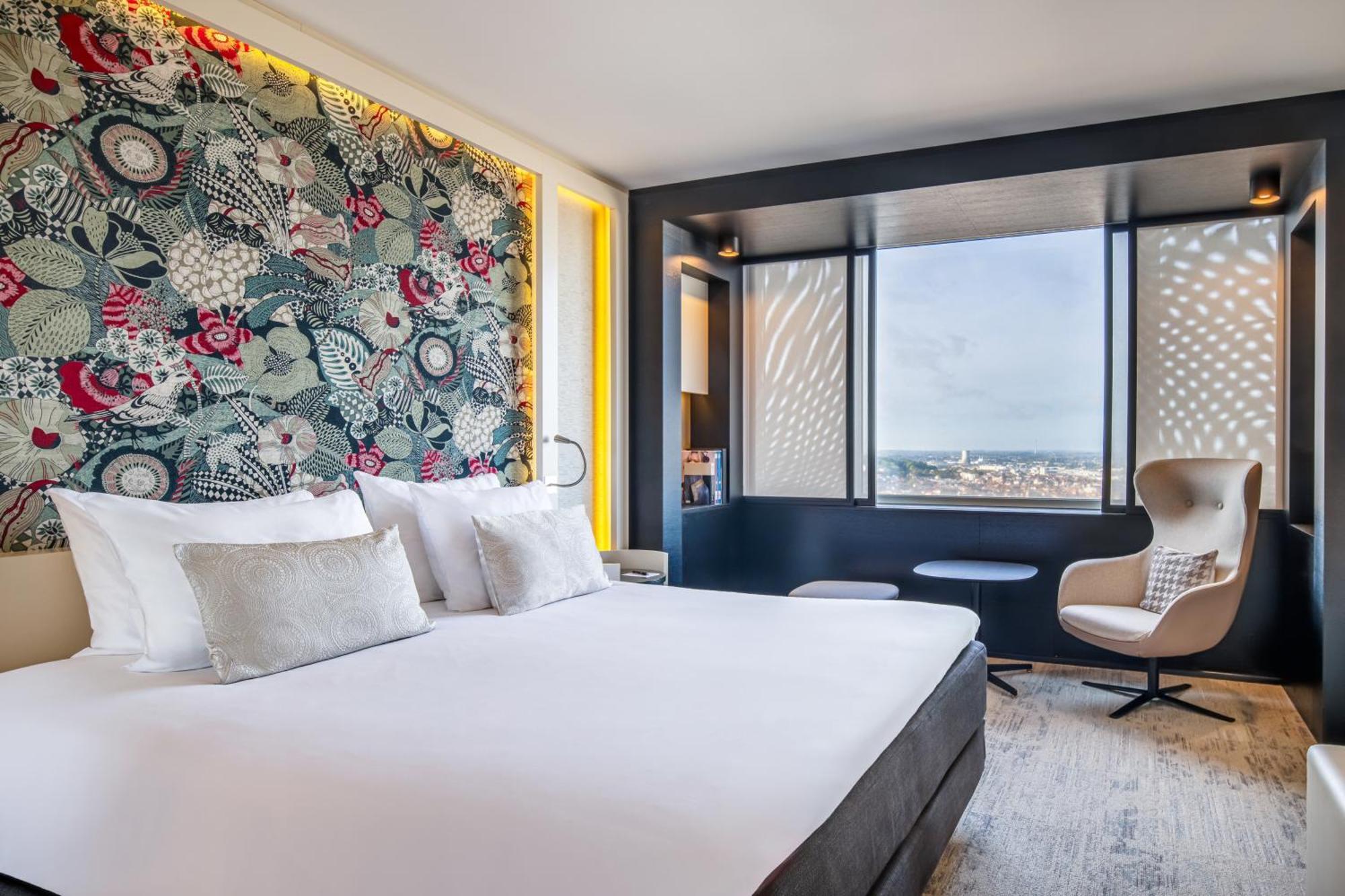 Deluxe Panorama Room Lounge Access